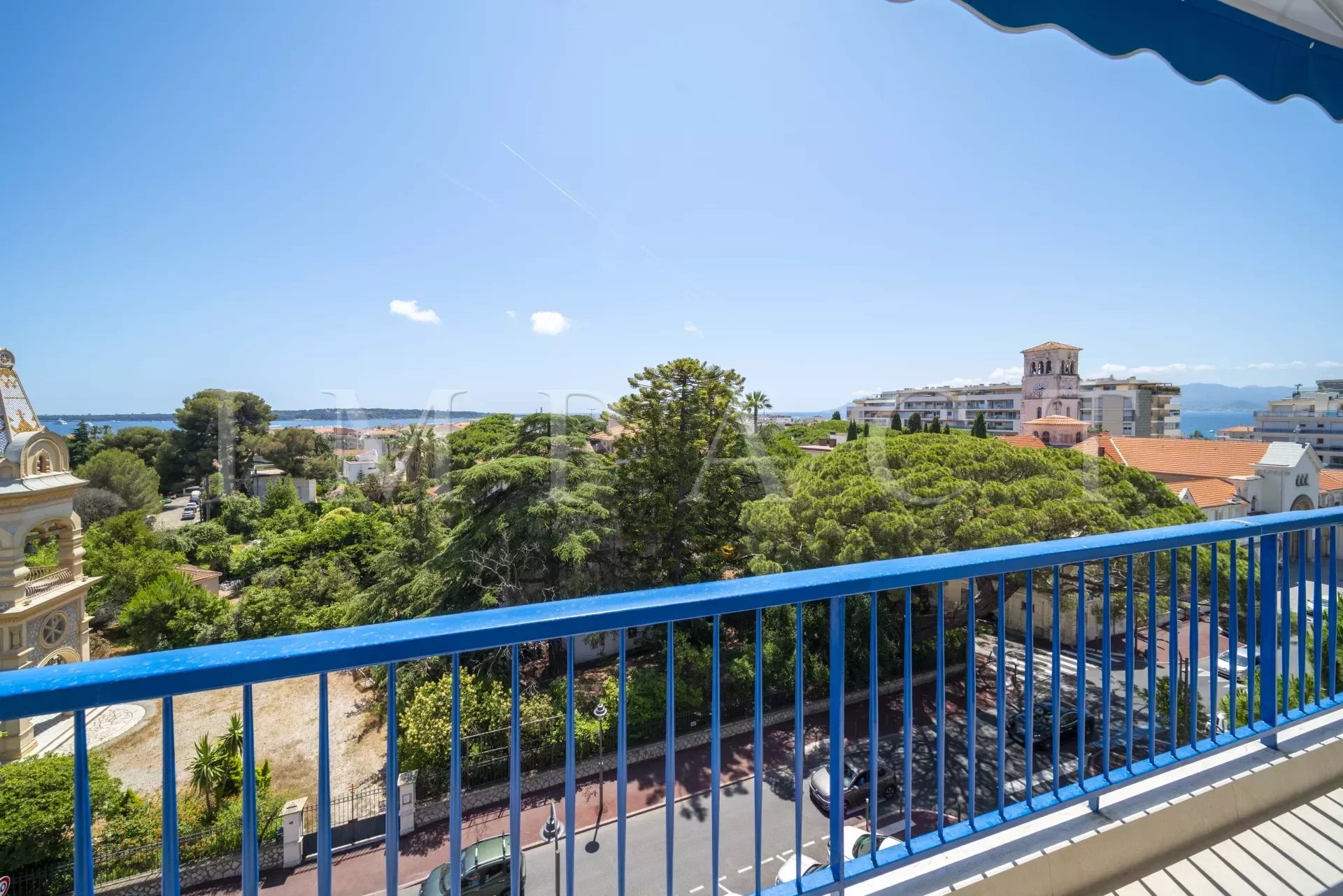 Sea view apartment for sale Cannes