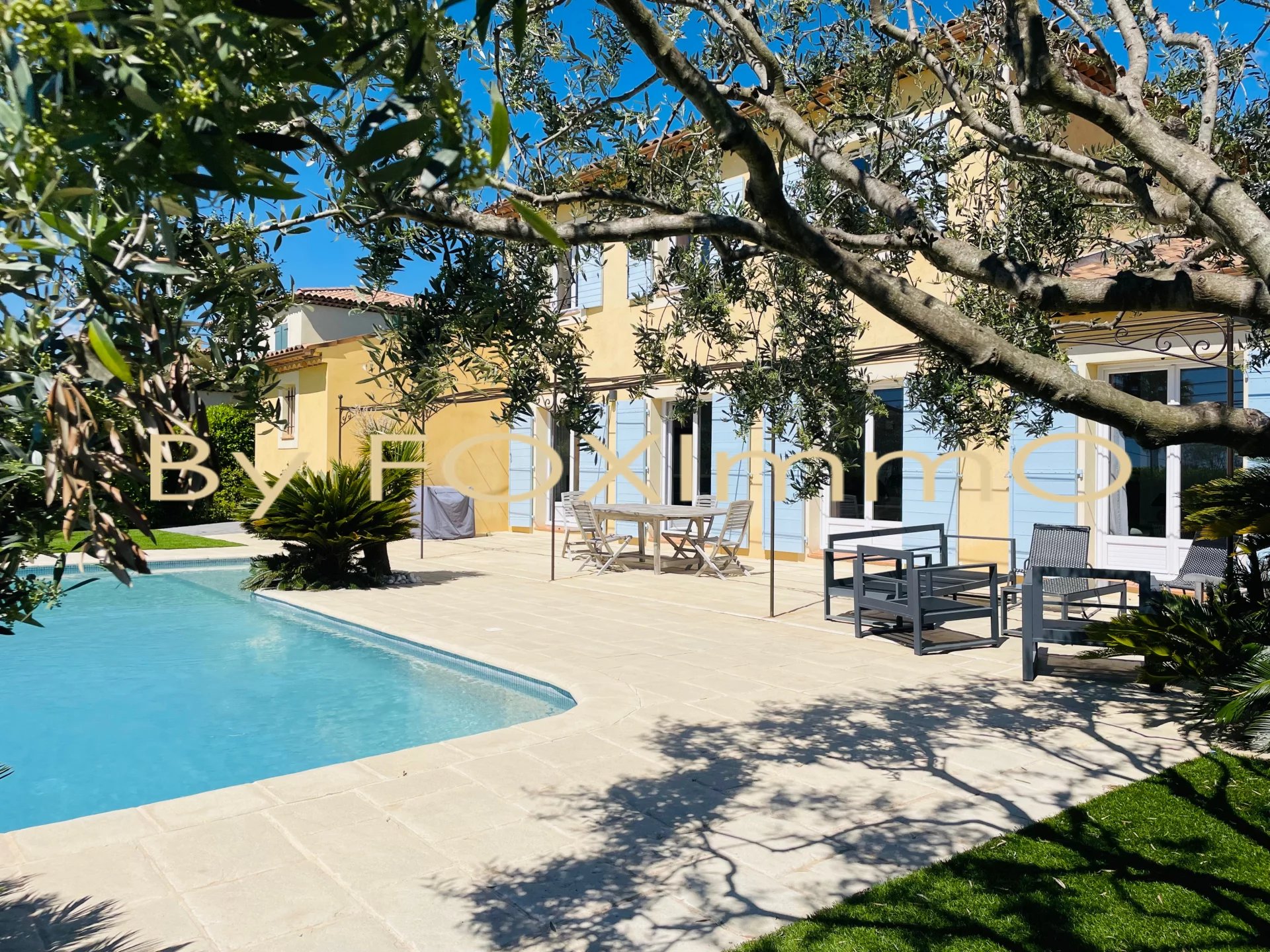 A vendre villa familiale 4 chambres au calme absolu avec piscine