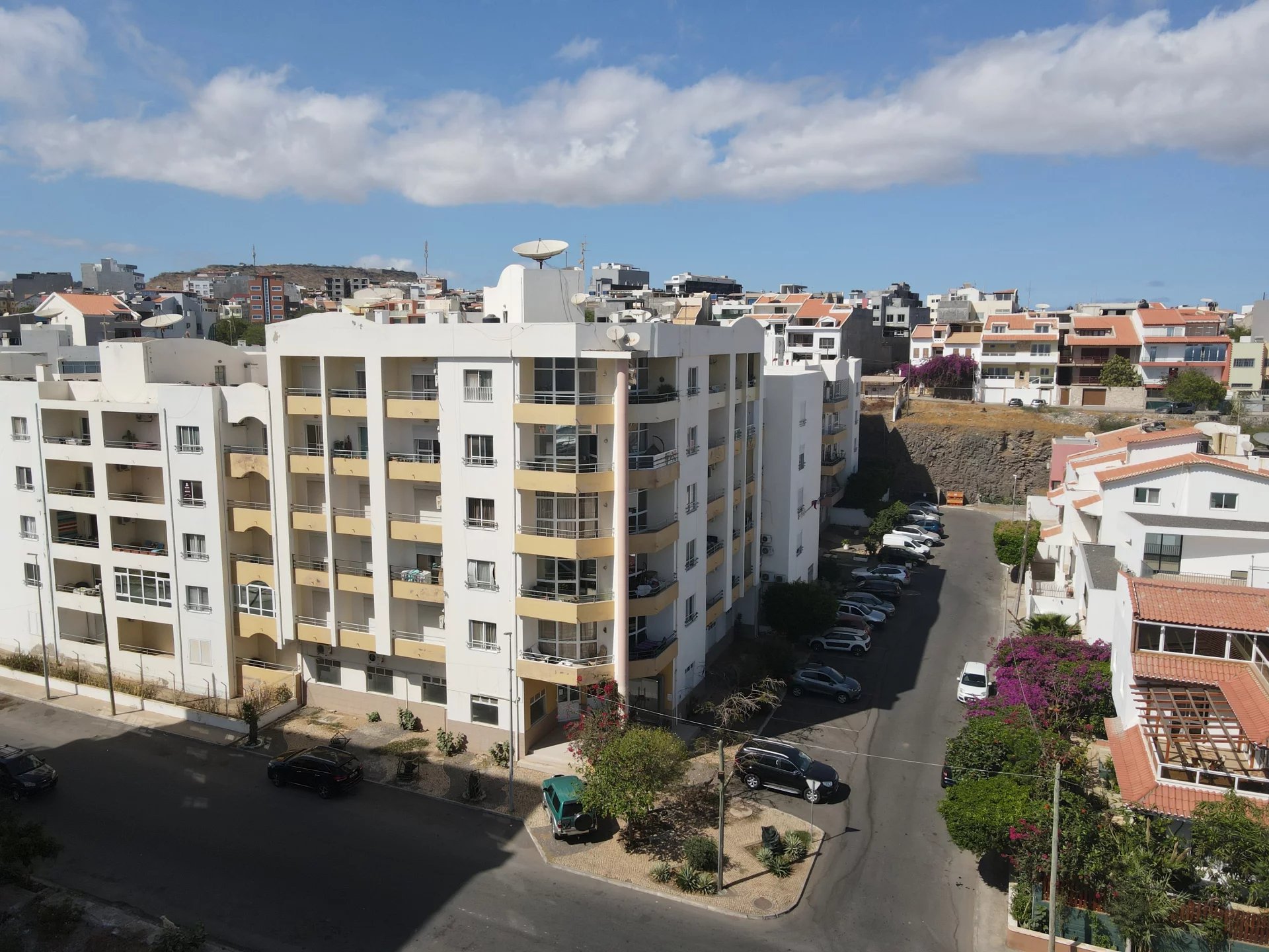 Apartamento para arrendamento em Praia -  Palmarejo Baixo