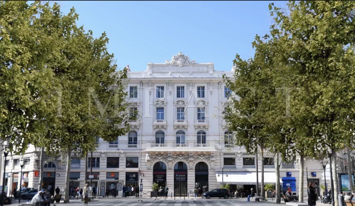 Antibes place du Général de Gaulle, Immeuble "Grand Hôtel", 3 pièces en duplex à vendre