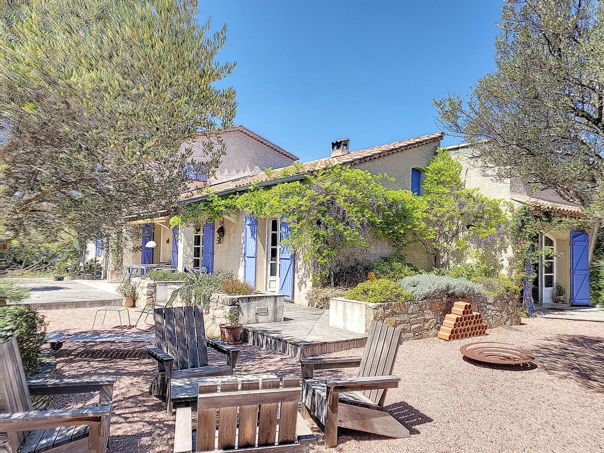 Charming residence with pool walking distance to Lorgues