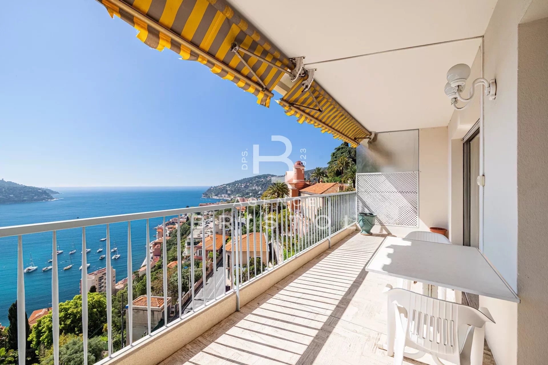 Top floor Apartment in Villefranche-sur-Mer - Panoramic Sea View - Buy and Sell with Agence Bristol