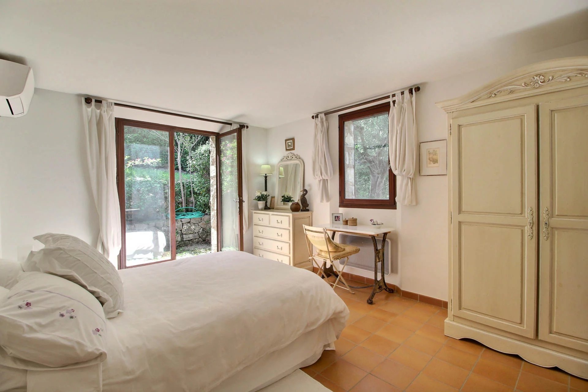 Villa with view, walking distance to the villages - Tourrettes