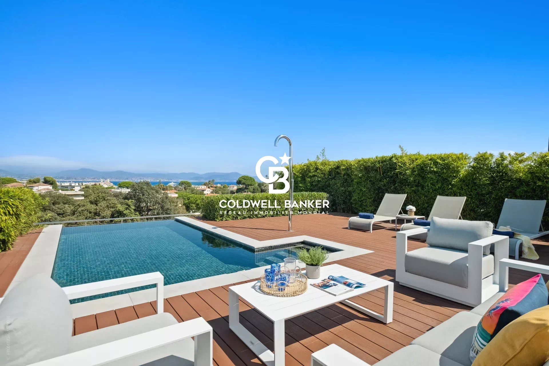 Penthouse 185 m2 avec piscine vue mer panoramique dans résidence de luxe
