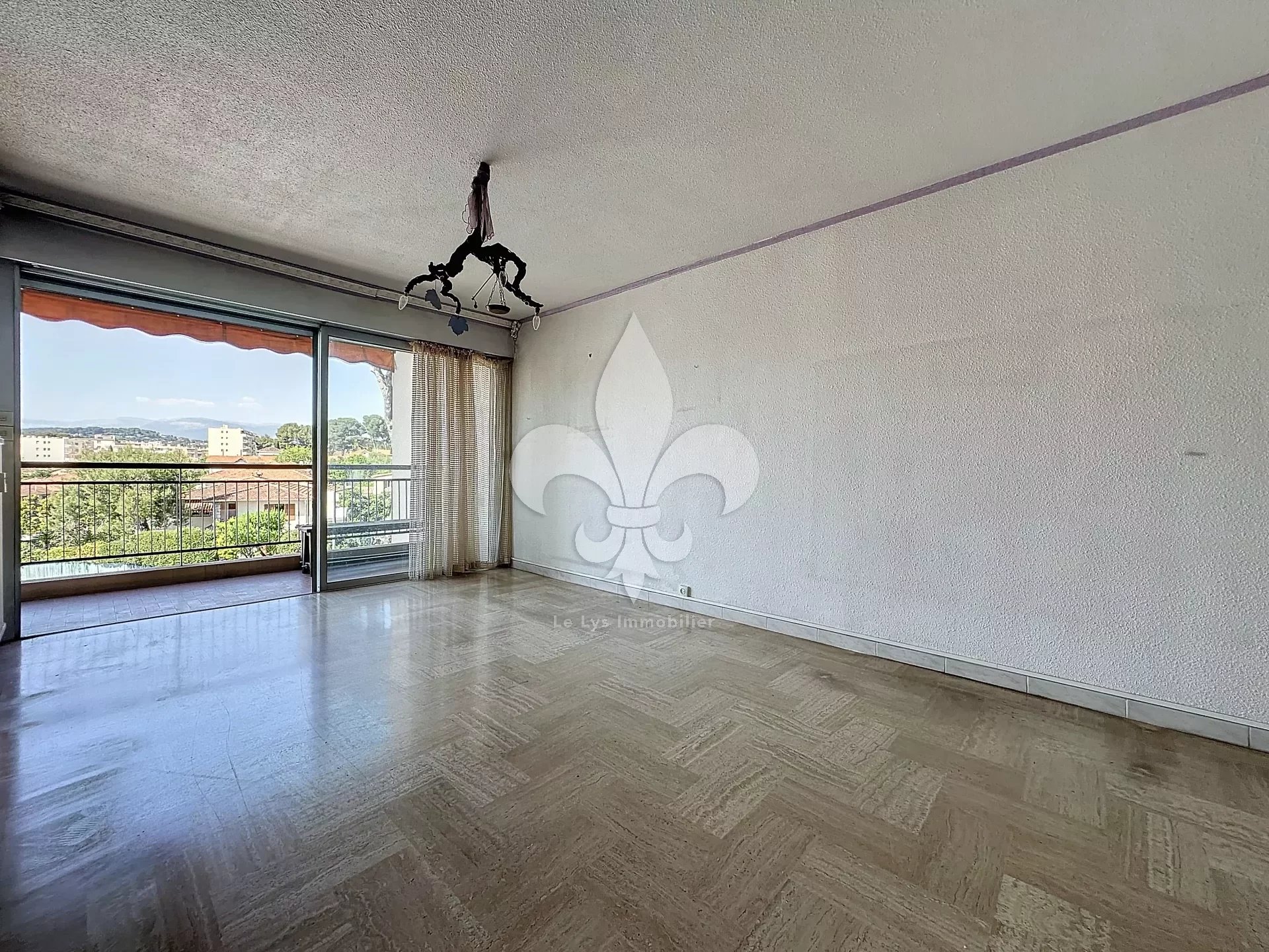 Le Cannet - Rocheville: Large 2-room apartment with open view