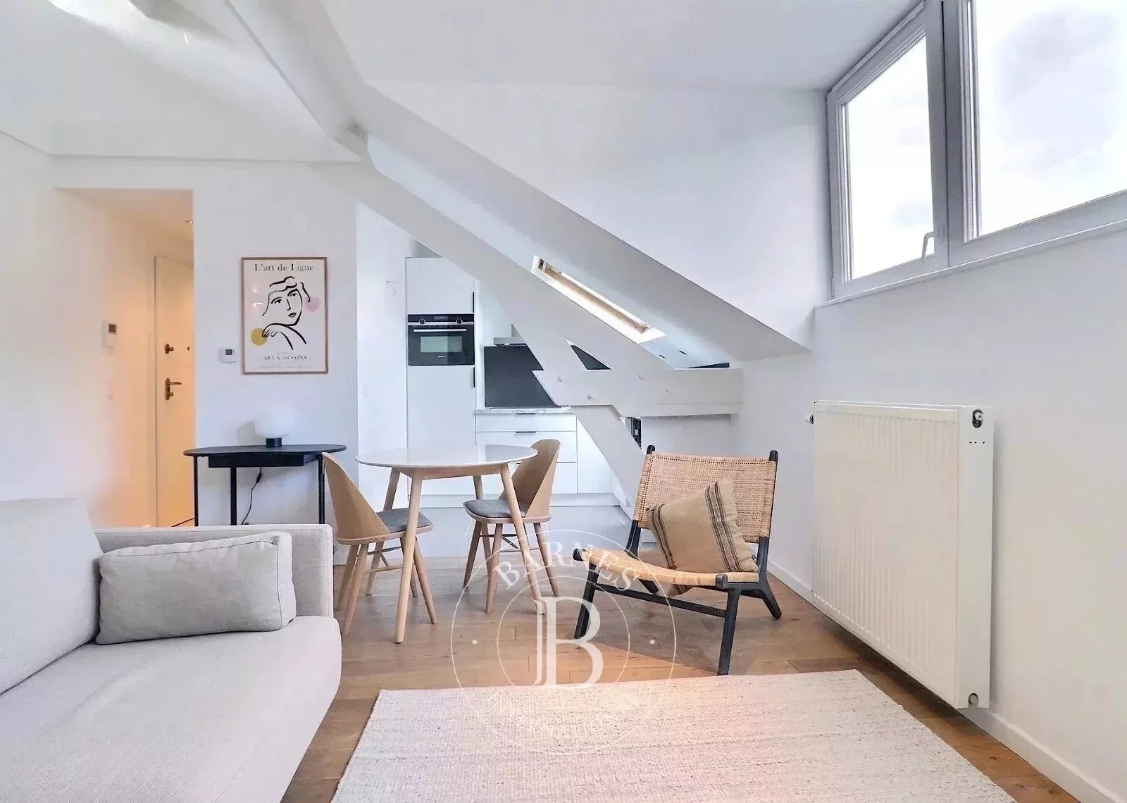 Boulevard Adolphe Max – Appartement 1ch neuf et meublé + mezzanine