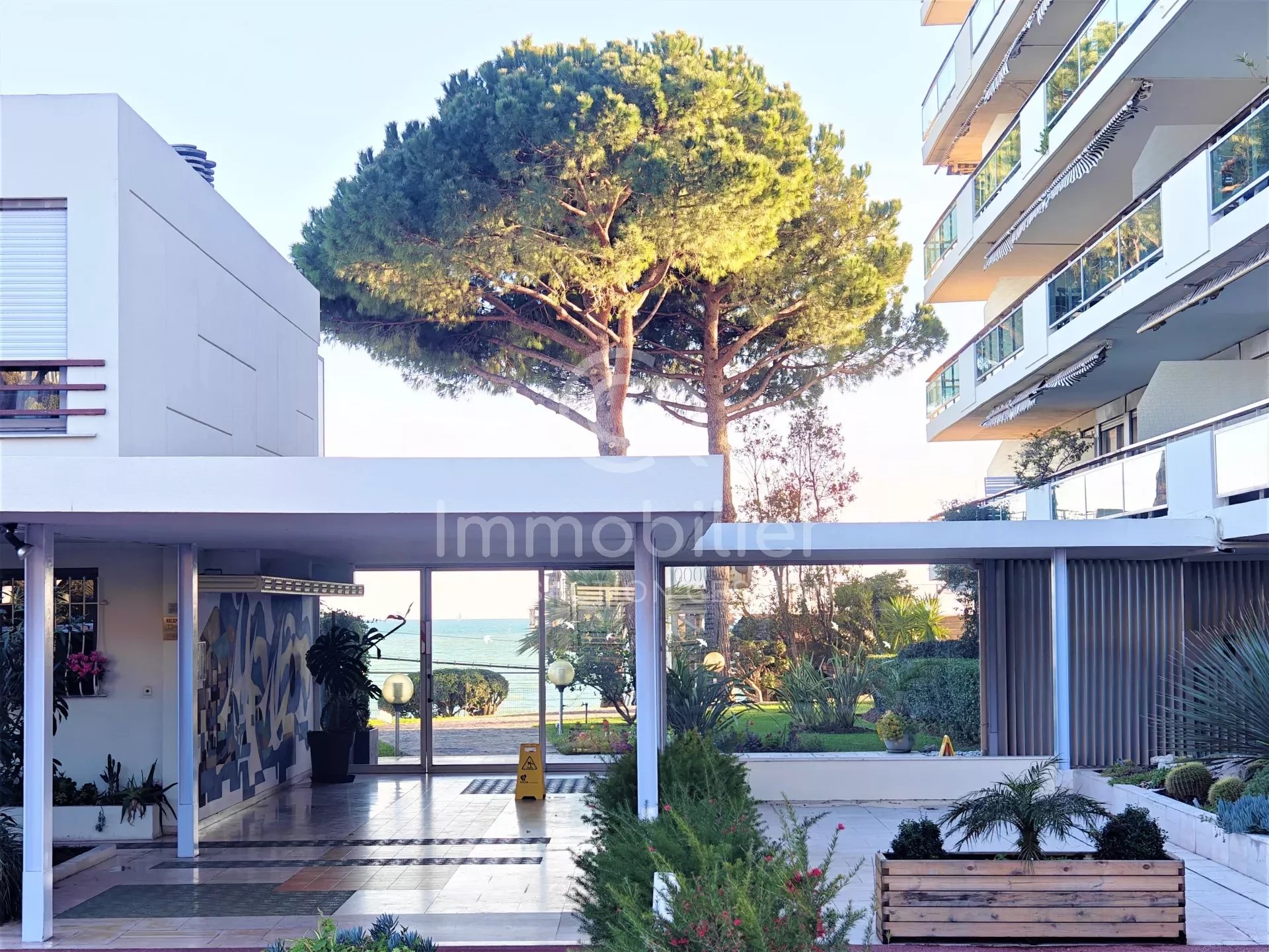 Vente Appartement 16m² à Cannes la Bocca (06150) - Ccr Immobilier