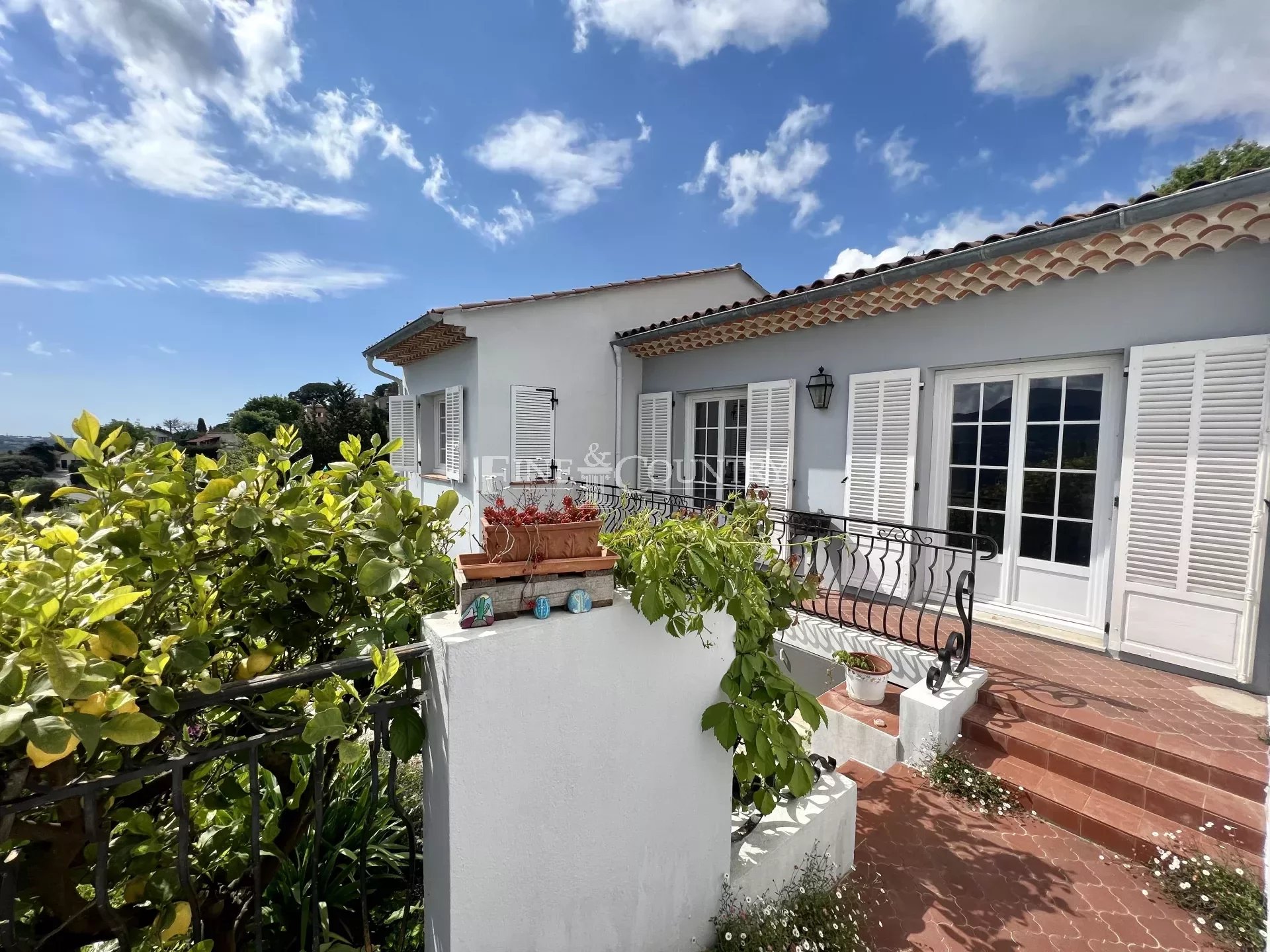 Photo of Villa for sale in Gattières with panoramic view