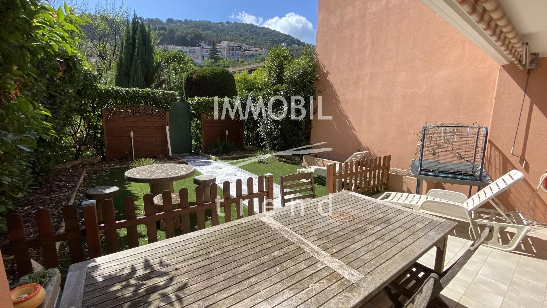 MENTON CARNOLES SOLE AGENT 3 ROOMS DUPLEX WITH TERRACE, GARDEN AND GARAGE