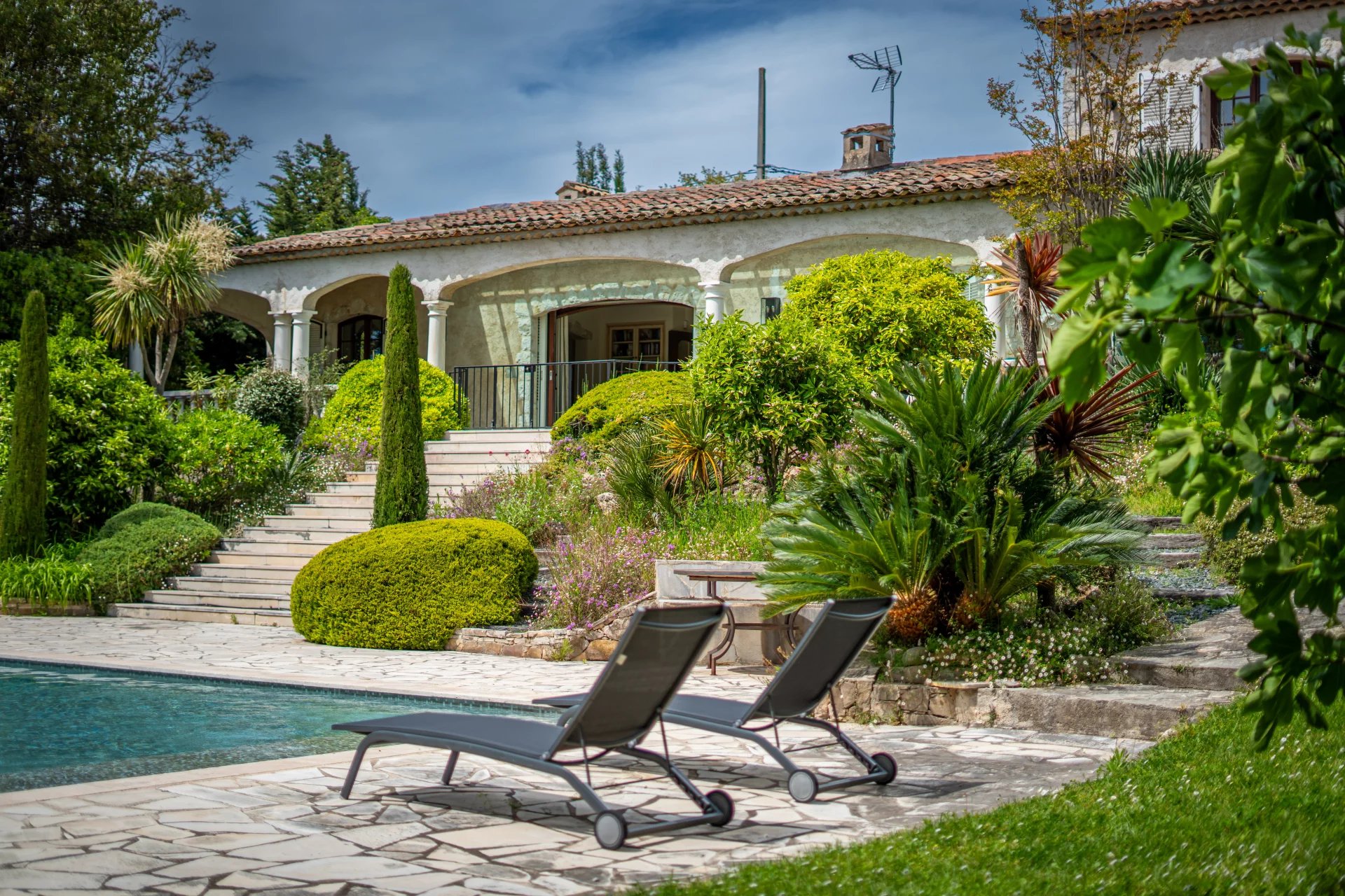 Charming-house prime location - a few minutes from the old village of Mougins and the shops of the "Cœur de Mougins".