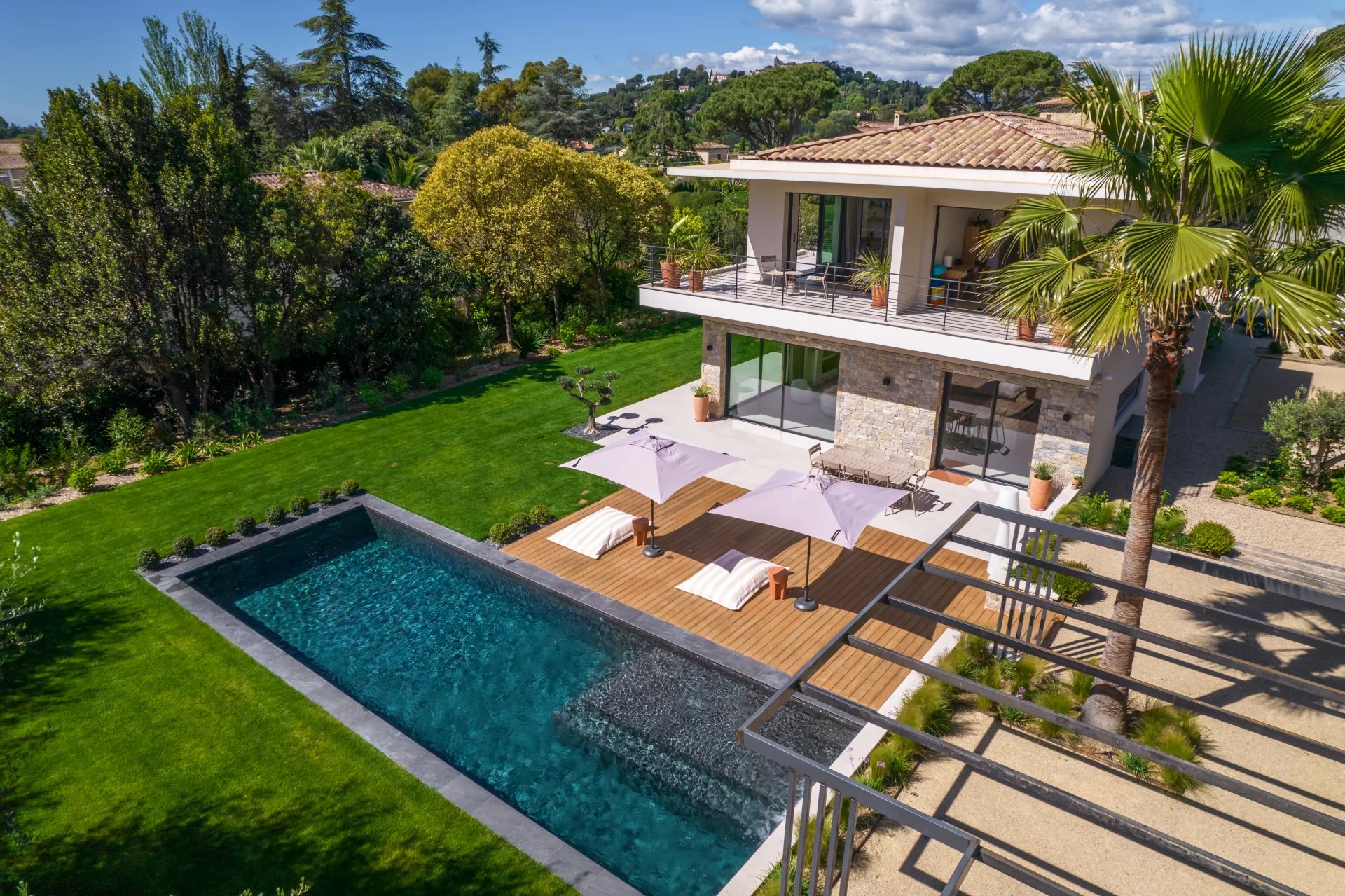 MOUGINS - Close to Golf Cannes-Mougins- Private domain - modern villa  410 sq.m