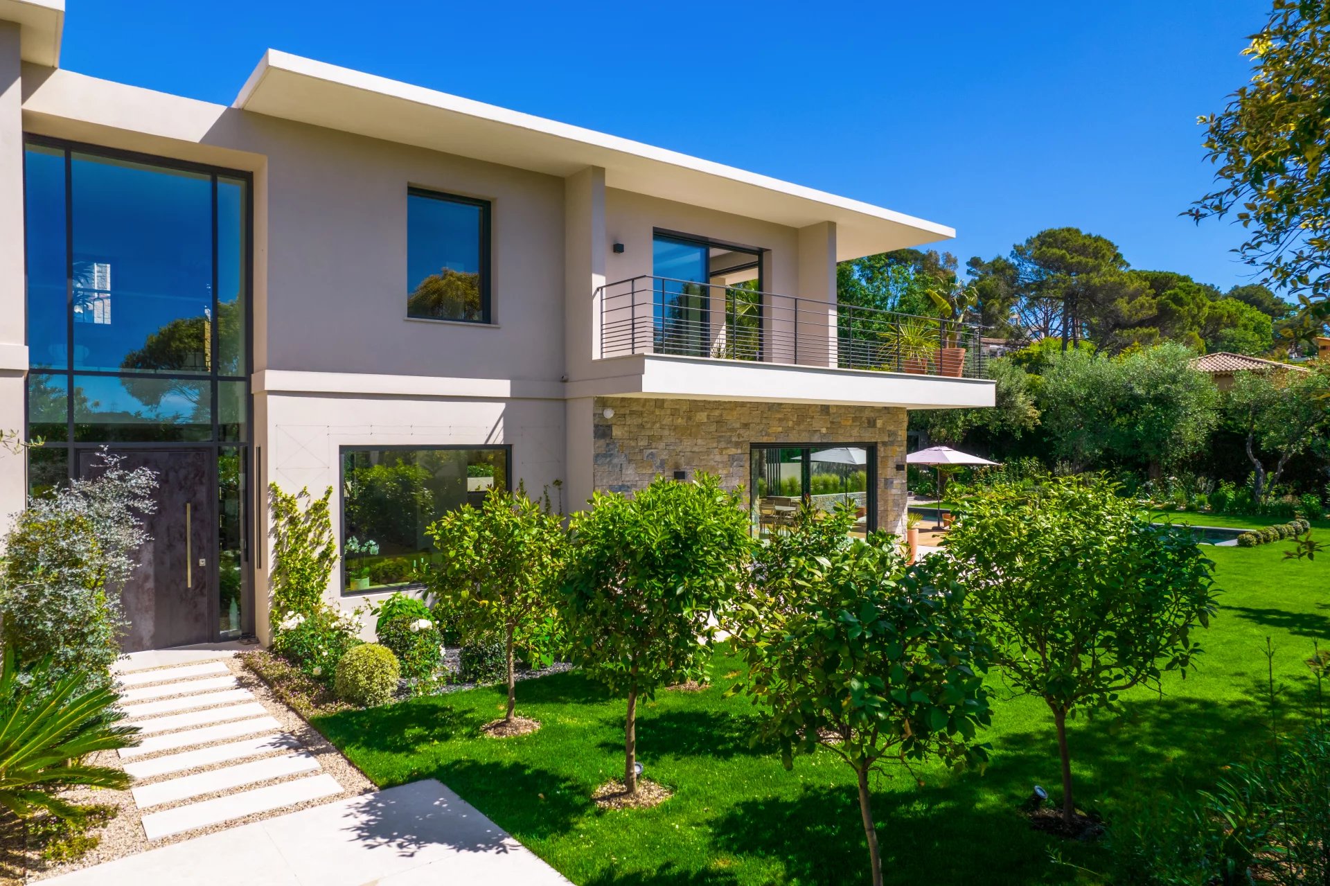 06250 MOUGINS VILLA