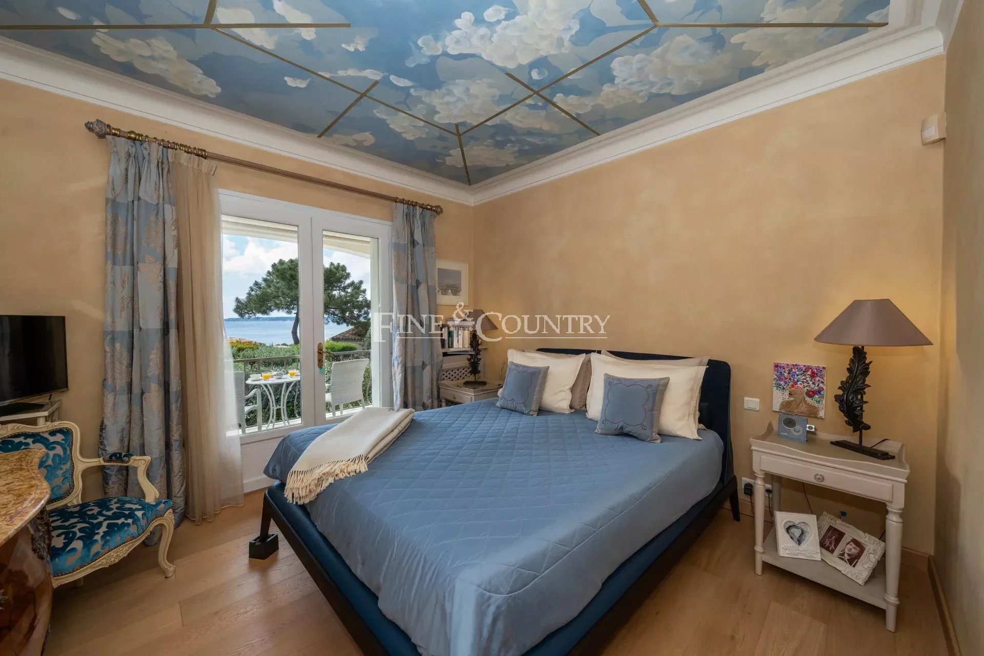 Photo of Villa for sale with sea views in Les Issambres