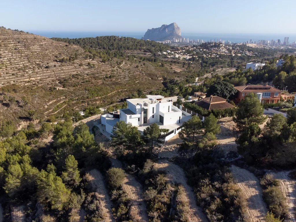 Beautiful luxury and modern style villa for sale in Calpe