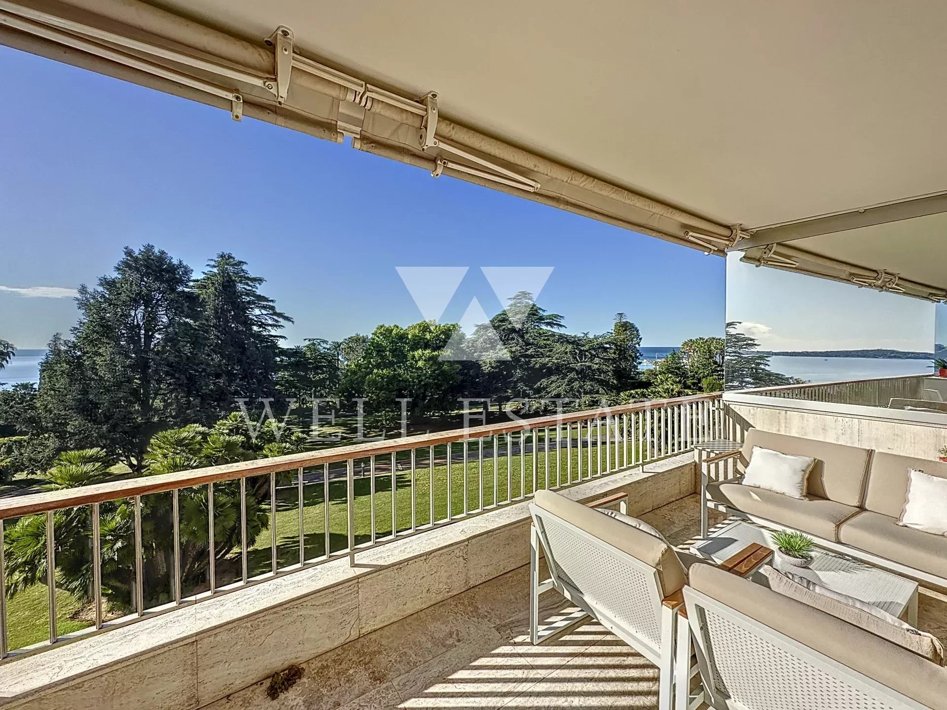 CANNES CALIFORNIE 2-BEDROOM APARTMENT WITH PANORAMIC SEA VIEW