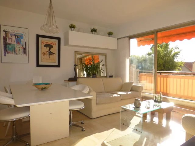 Antibes Center 2 bedrooms flat 54m2 with Balcony