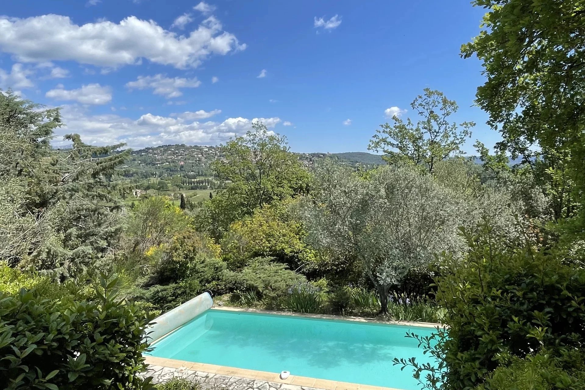 Villa in a quiet area with views of the village - Fayence
