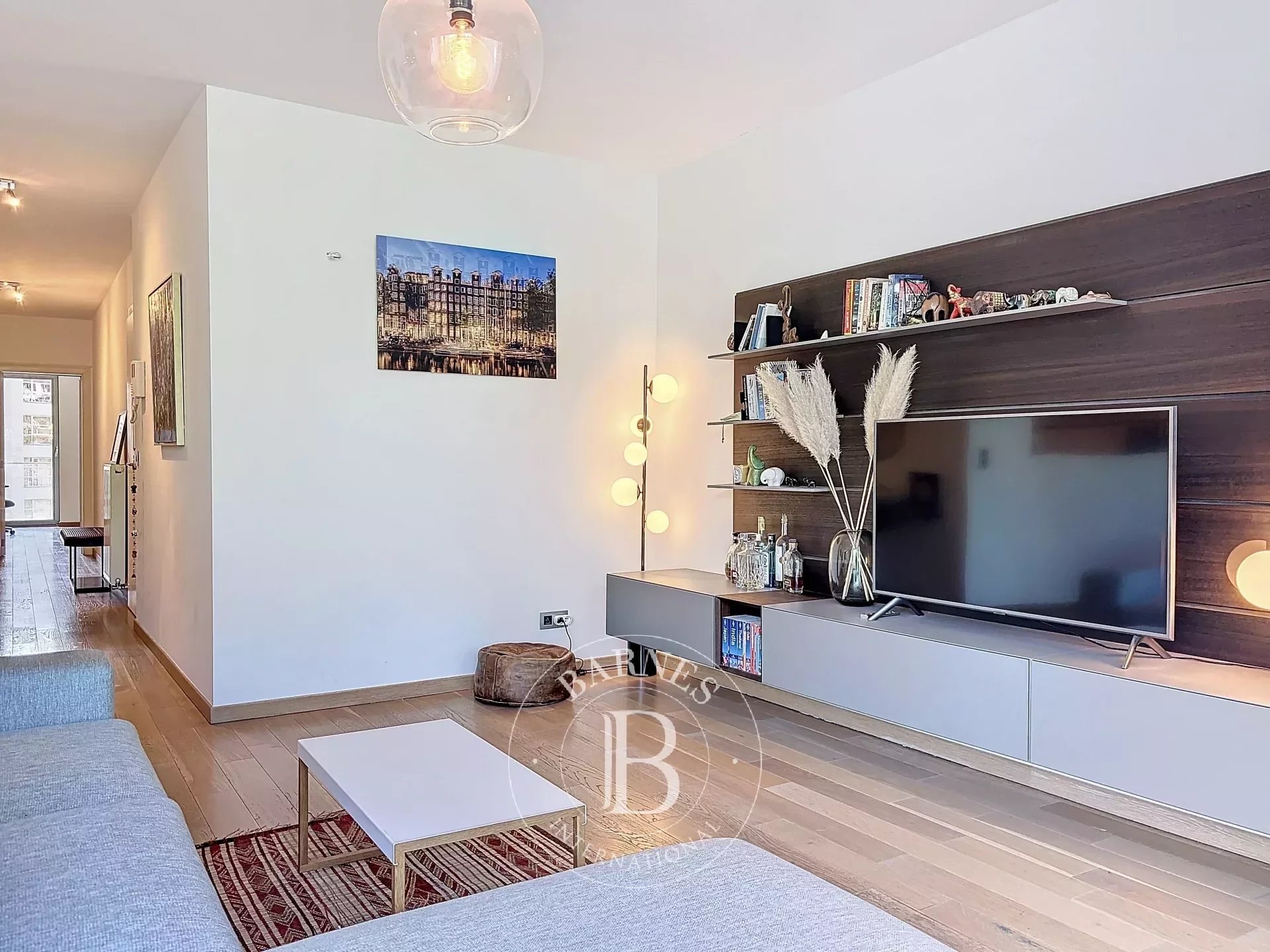 Avenue Louise - Furnished 2 bed flat + terrace