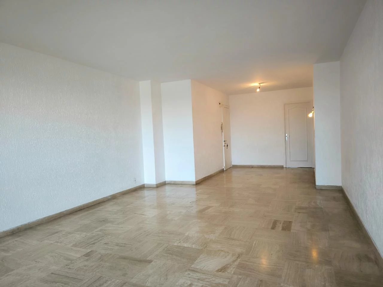 Appartement  3 Rooms 97m2  for sale   840 600 €