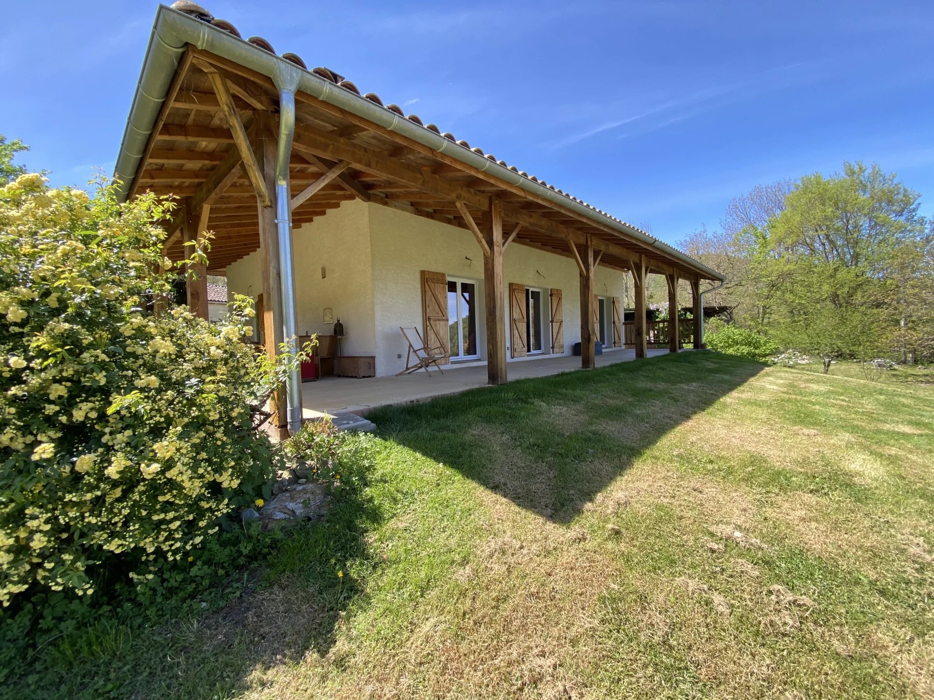 Beautiful house of 180m² with outbuilding on a large plot of 5190m².