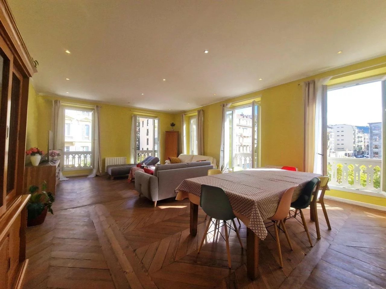 Appartement  5 Rooms 144m2  for sale   849 000 €
