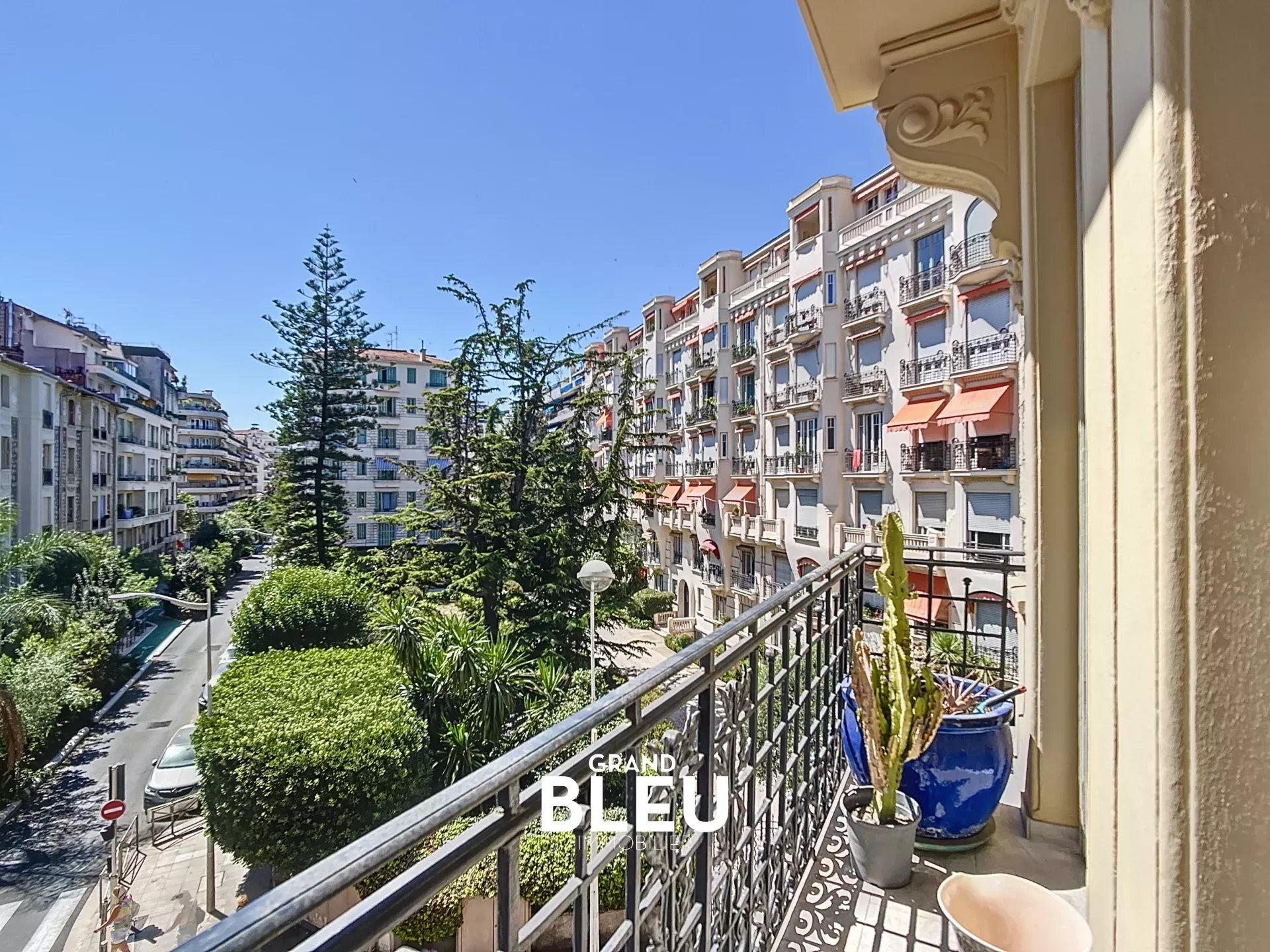 NICE - FLOWERS: apartment bourgeois 3 rooms near the sea