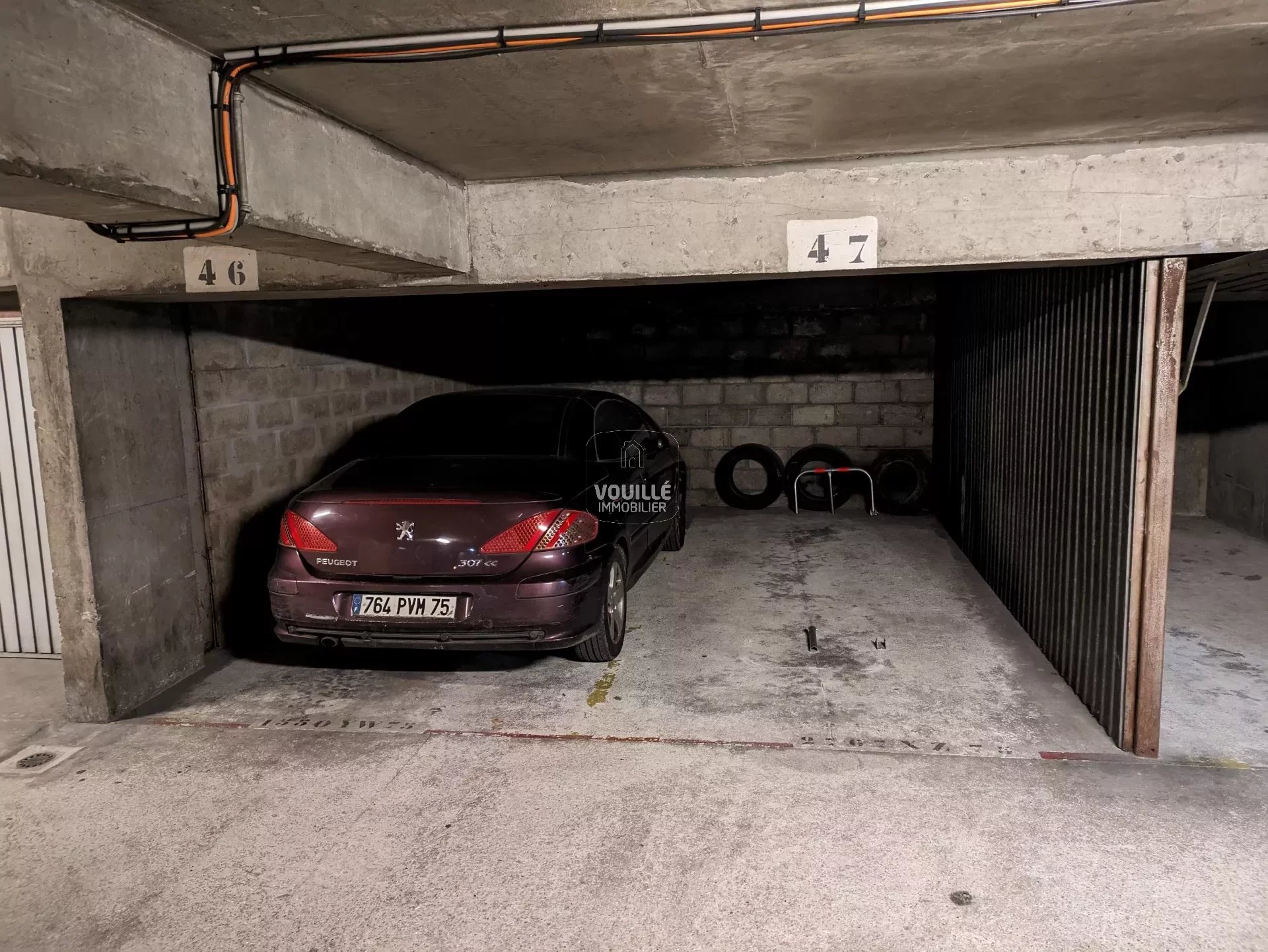 Emplacement de parking -  1er sous-sol - 12,15m²