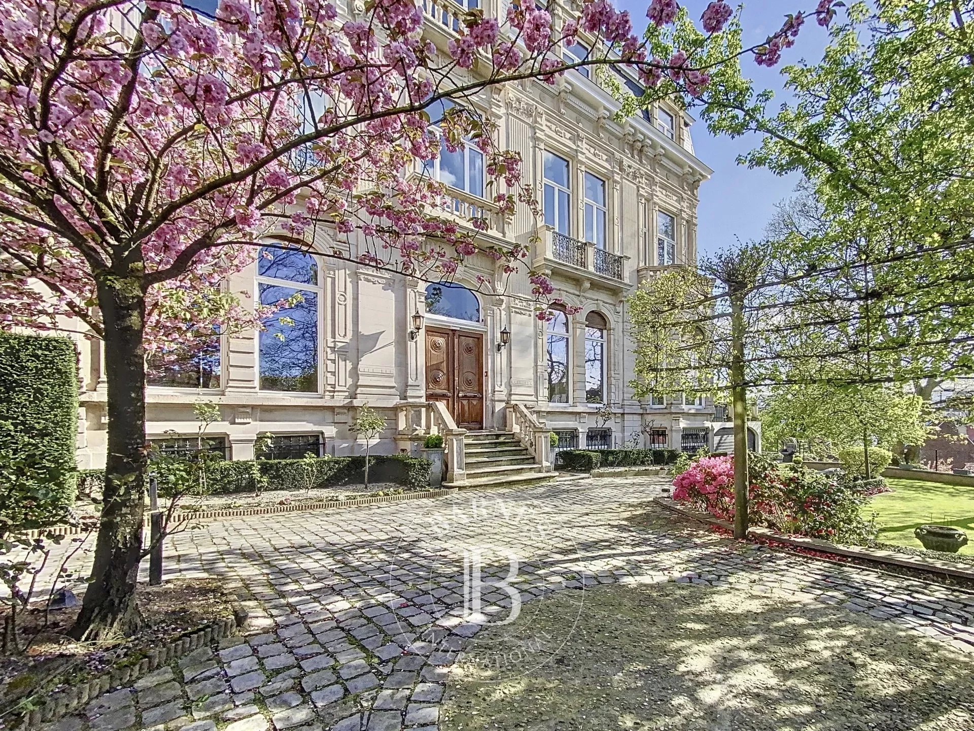 UNDER OFFER - Ixelles - Remarkable private mansion