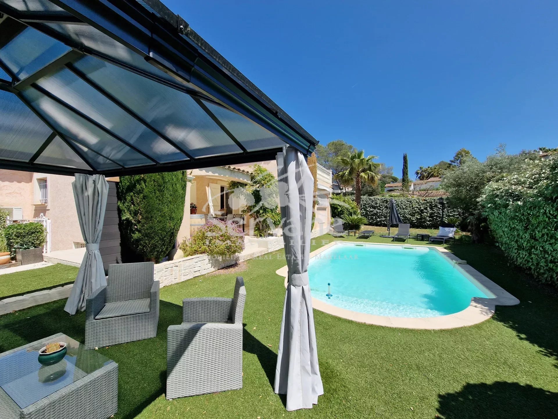 ST RAPHAEL SUPERB TRADITIONAL VILLA WITH POOL