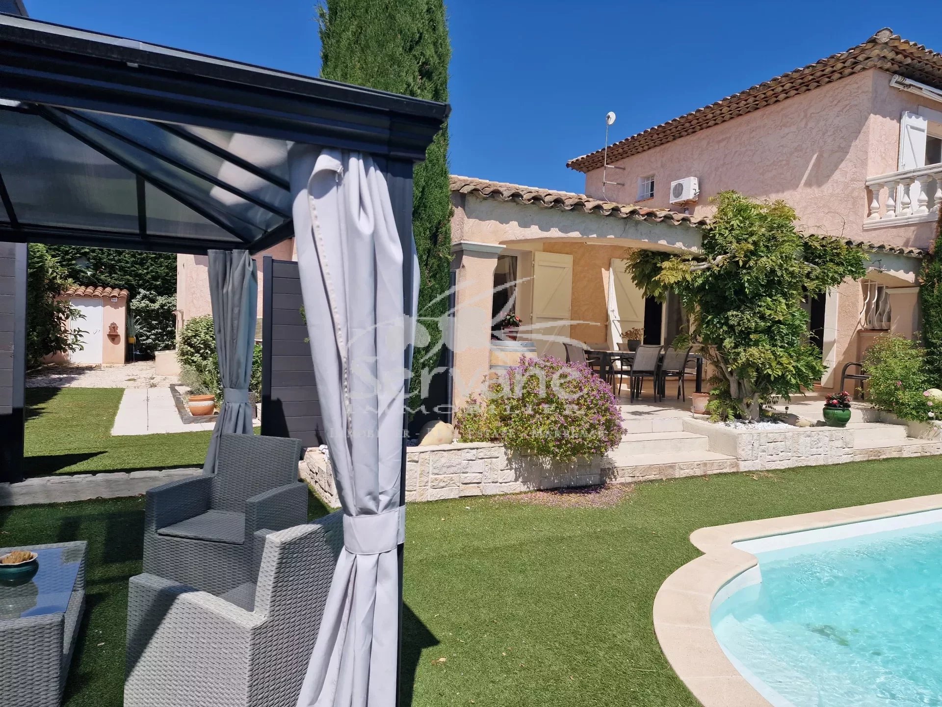 ST RAPHAEL SUPERB TRADITIONAL VILLA WITH POOL