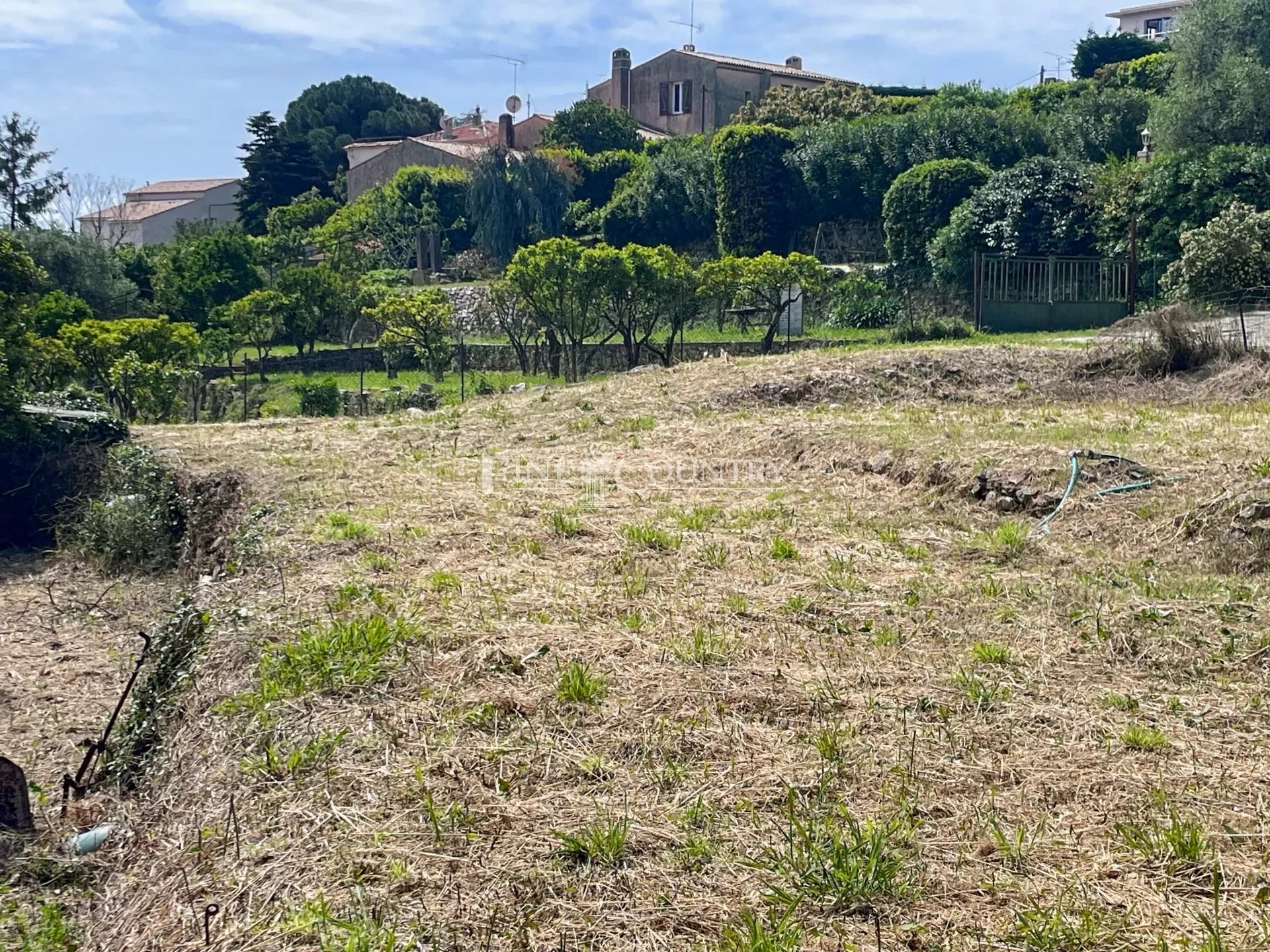 Photo of Land with granted building permit for sale in a quiet neighborhood in Golfe Juan