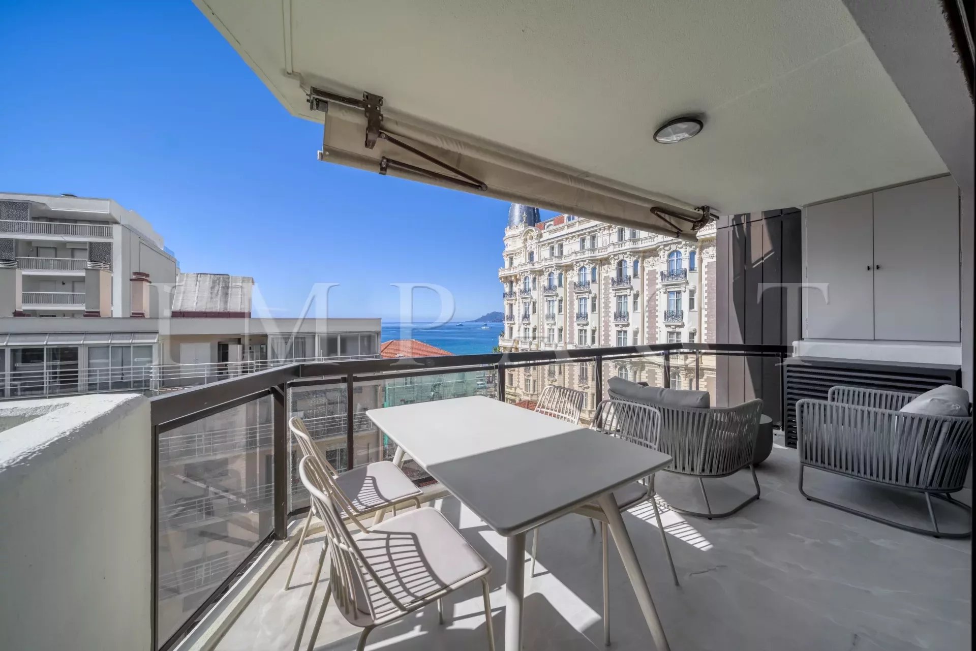 Sea view apartment for rent Cannes