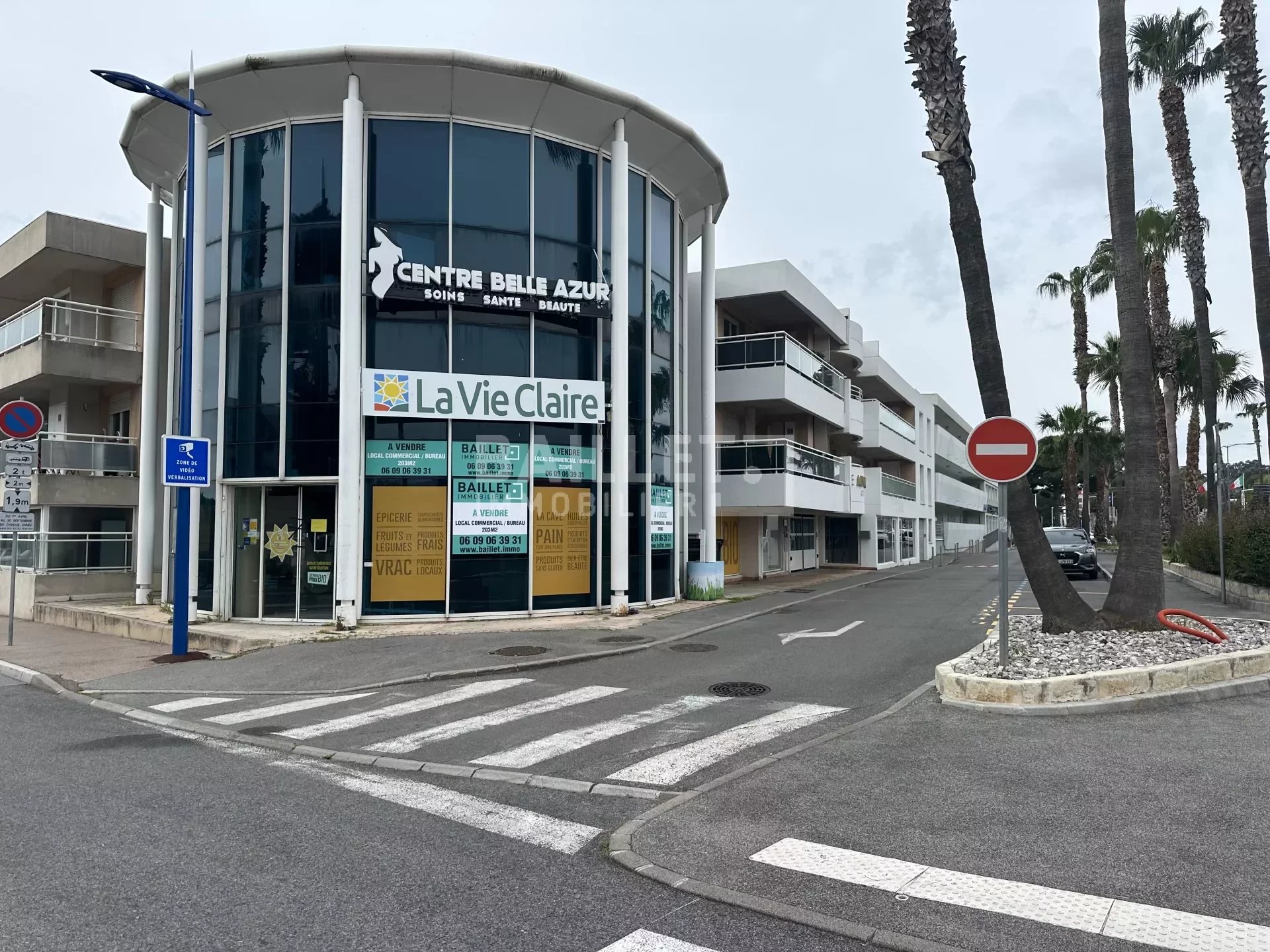 VEND LOCAL COMMERCIAL 203 M2, EMPLACEMENT N°1