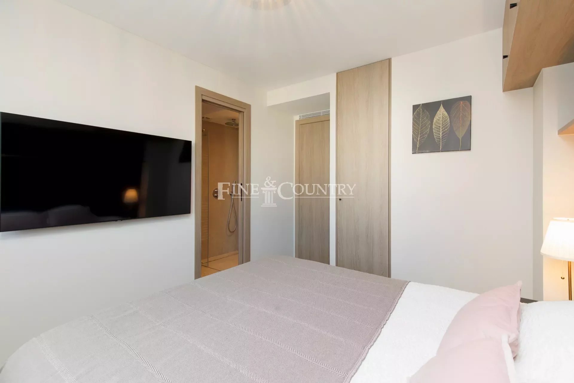 Photo of Apartment for sale in Cannes, la Banane