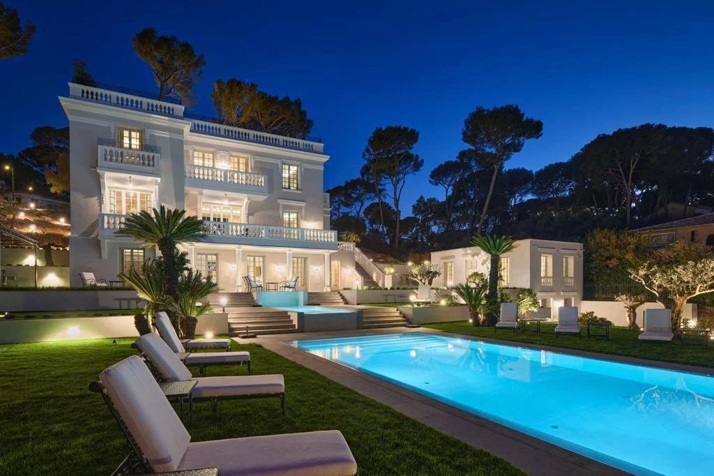 Vente Maison 420m² 18 Pièces à Antibes (06600) - Bergmans Home Invest