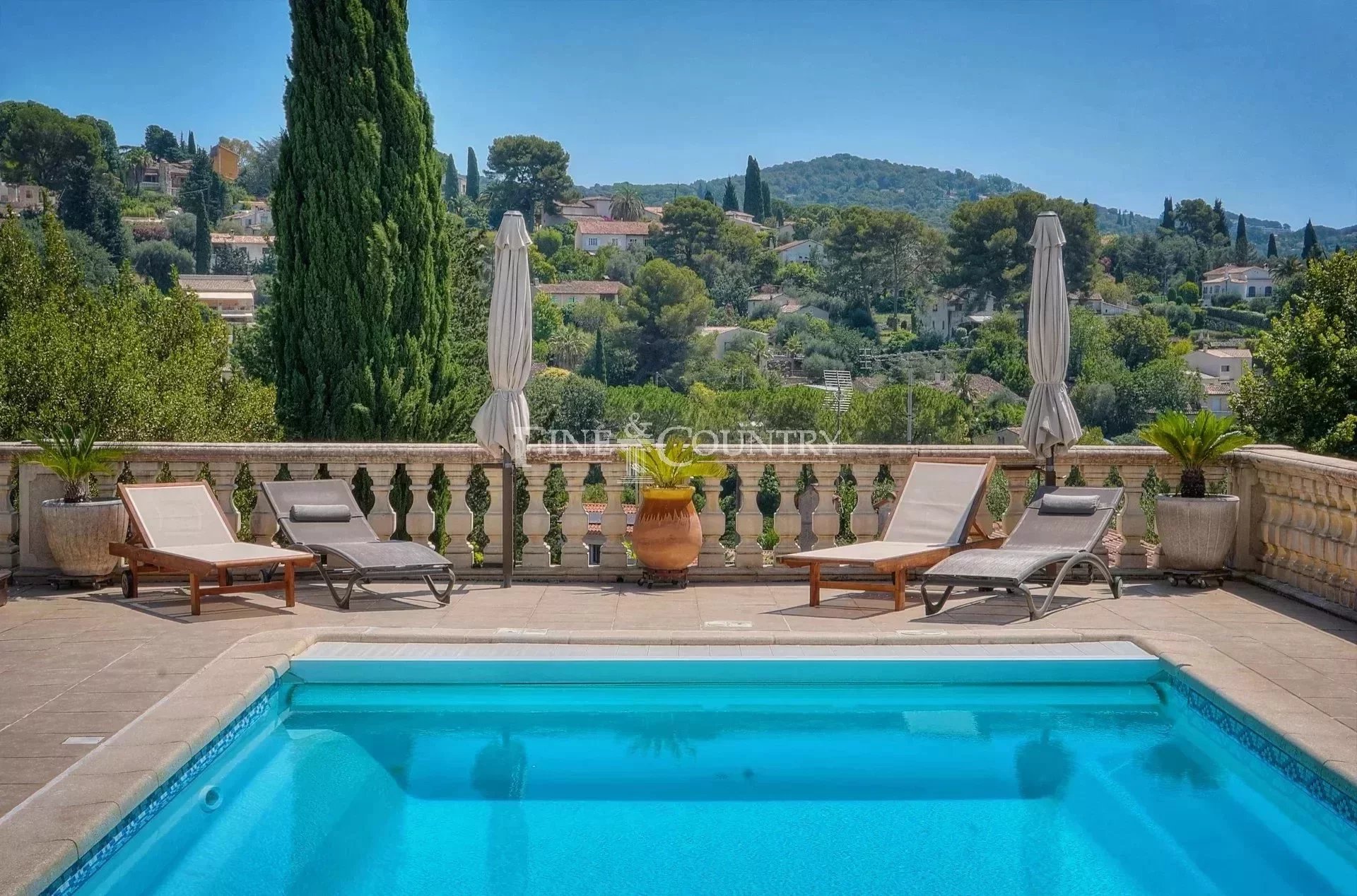 Photo of Villa for sale in Mougins with panoramic view