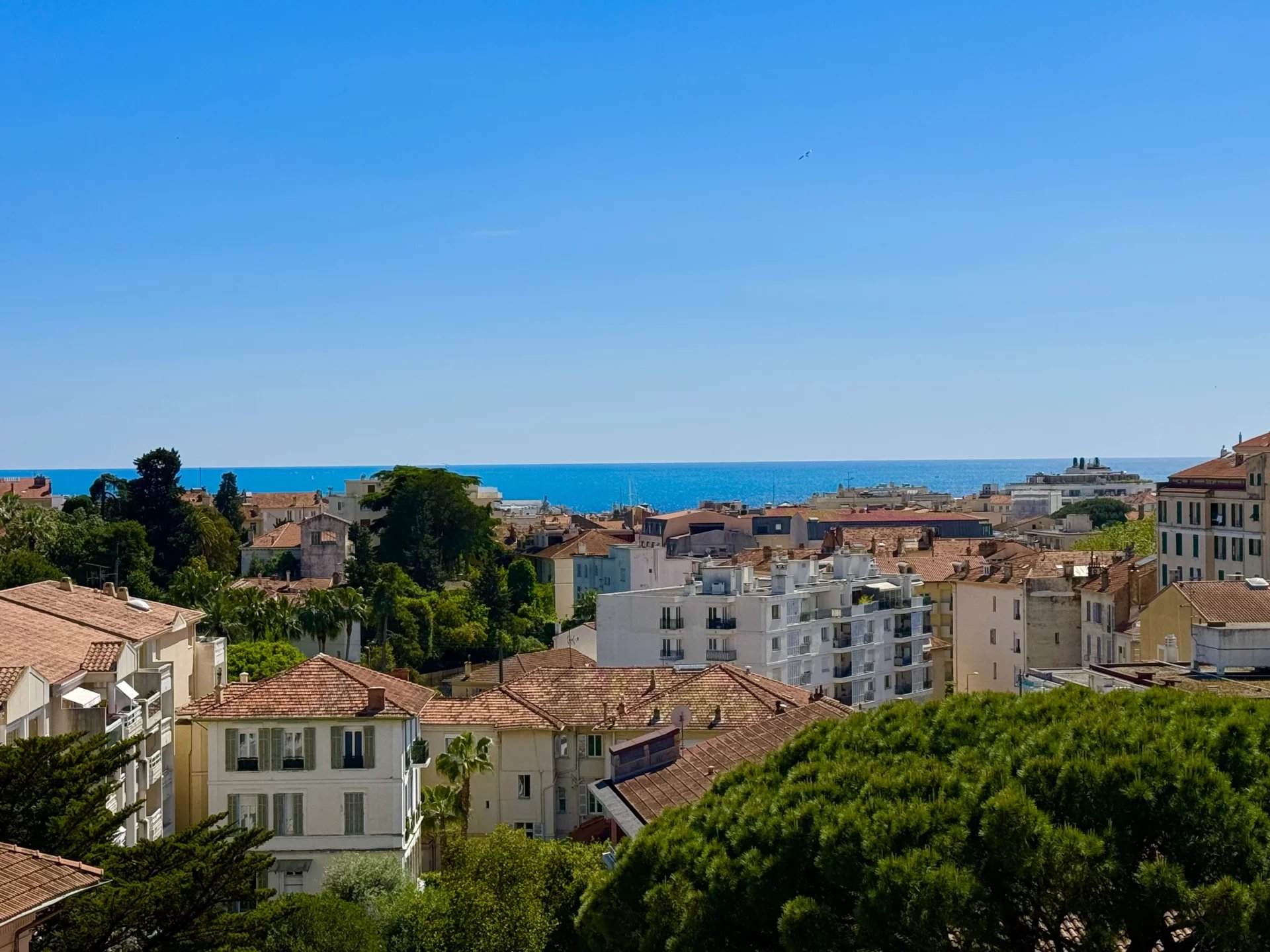 Cannes vendesi ampio appartamento 3P vicino al centro raggiungibile a piedi