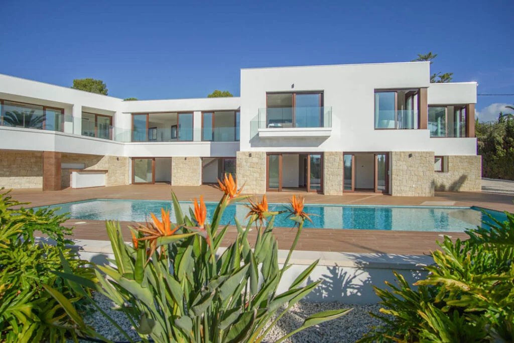 Espectacular villa de nueva construcción con acabados de lujo con vistas al mar en venta en Altea