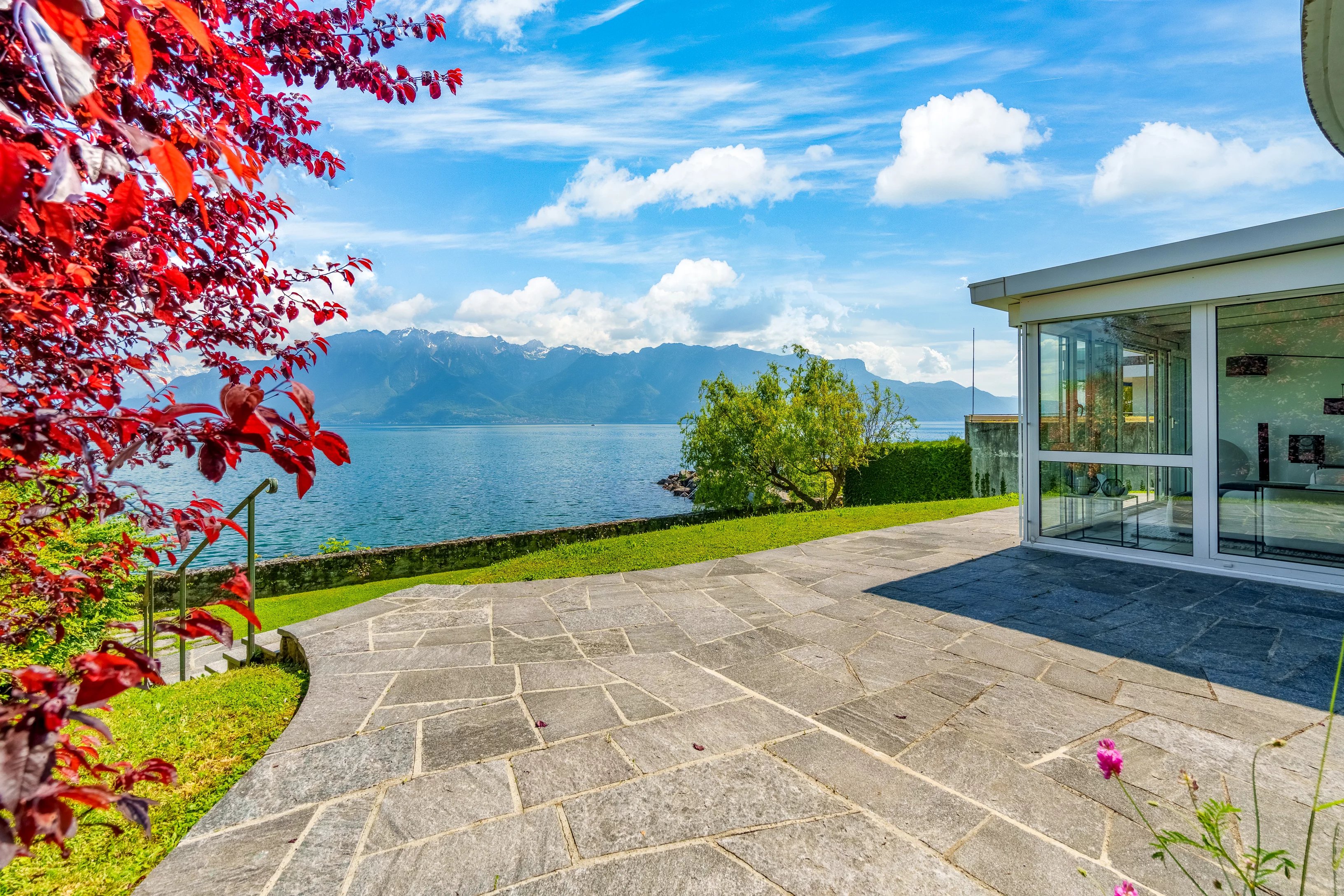 En exclusivité, charmante maison individuelle située au bord du lac