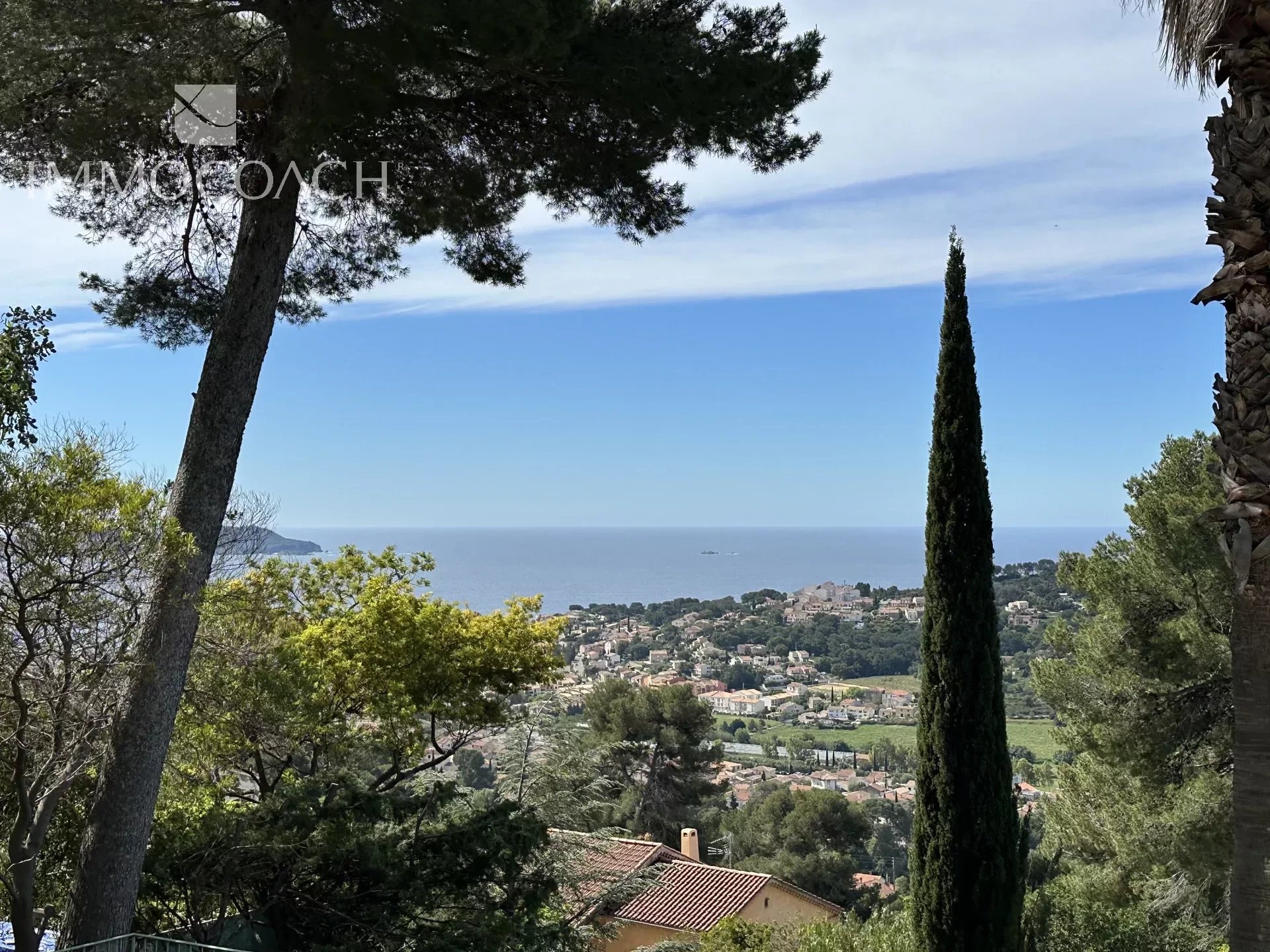 Sea view villa on the heights of Carqueiranne