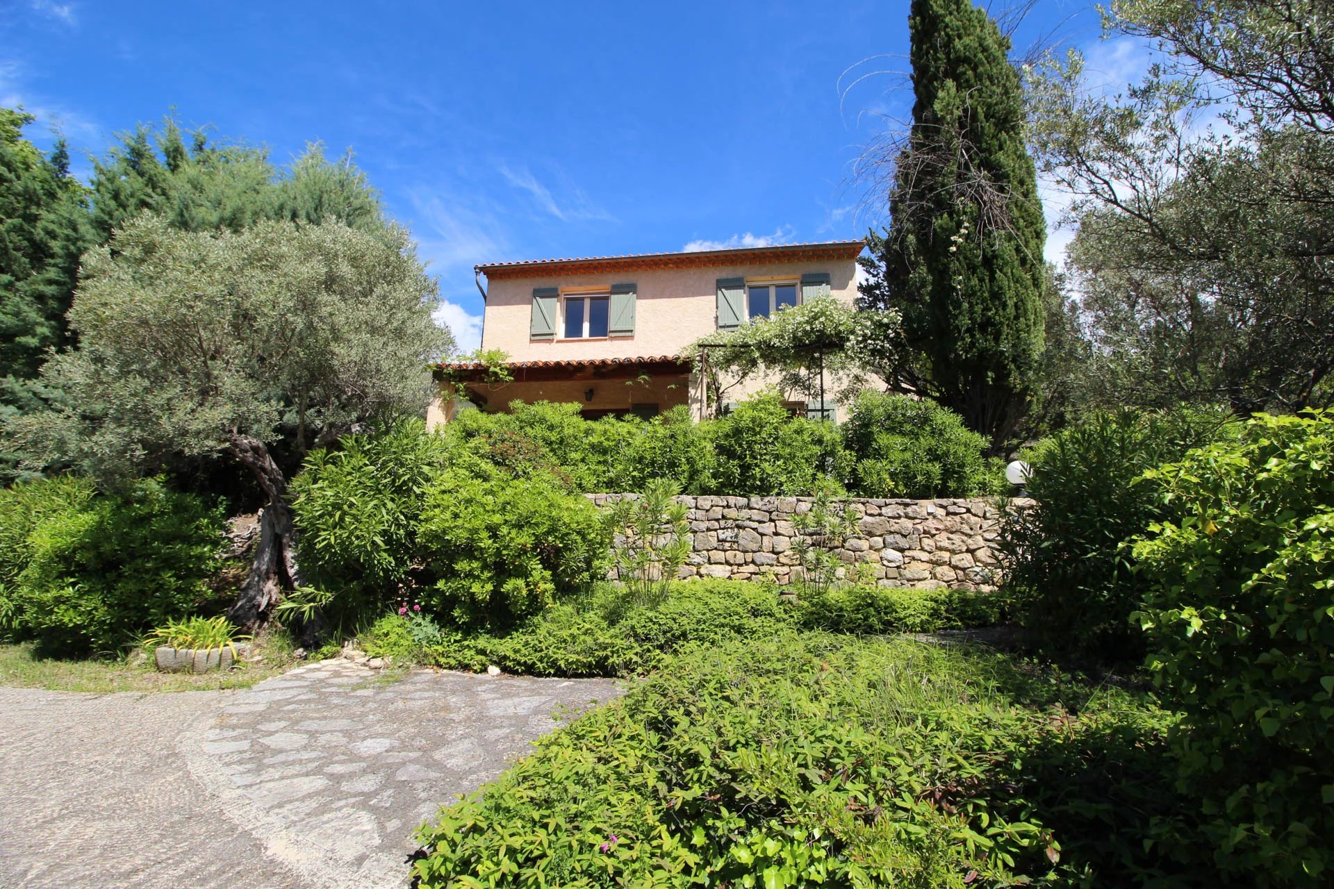 Charming 4 bedroom House with Stunning View walking distance Fayence