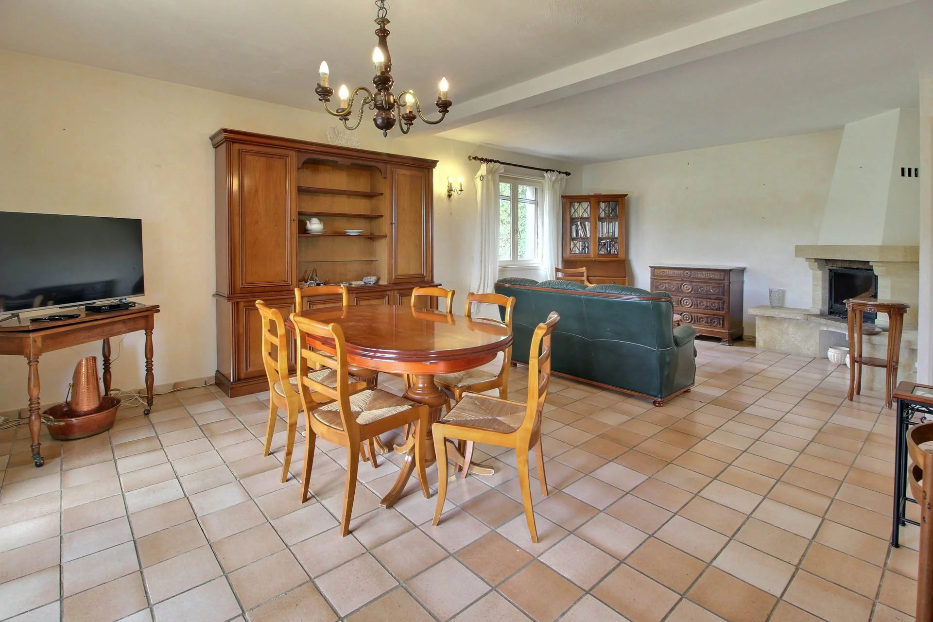 Charming 4 bedroom House with Stunning View walking distance Fayence