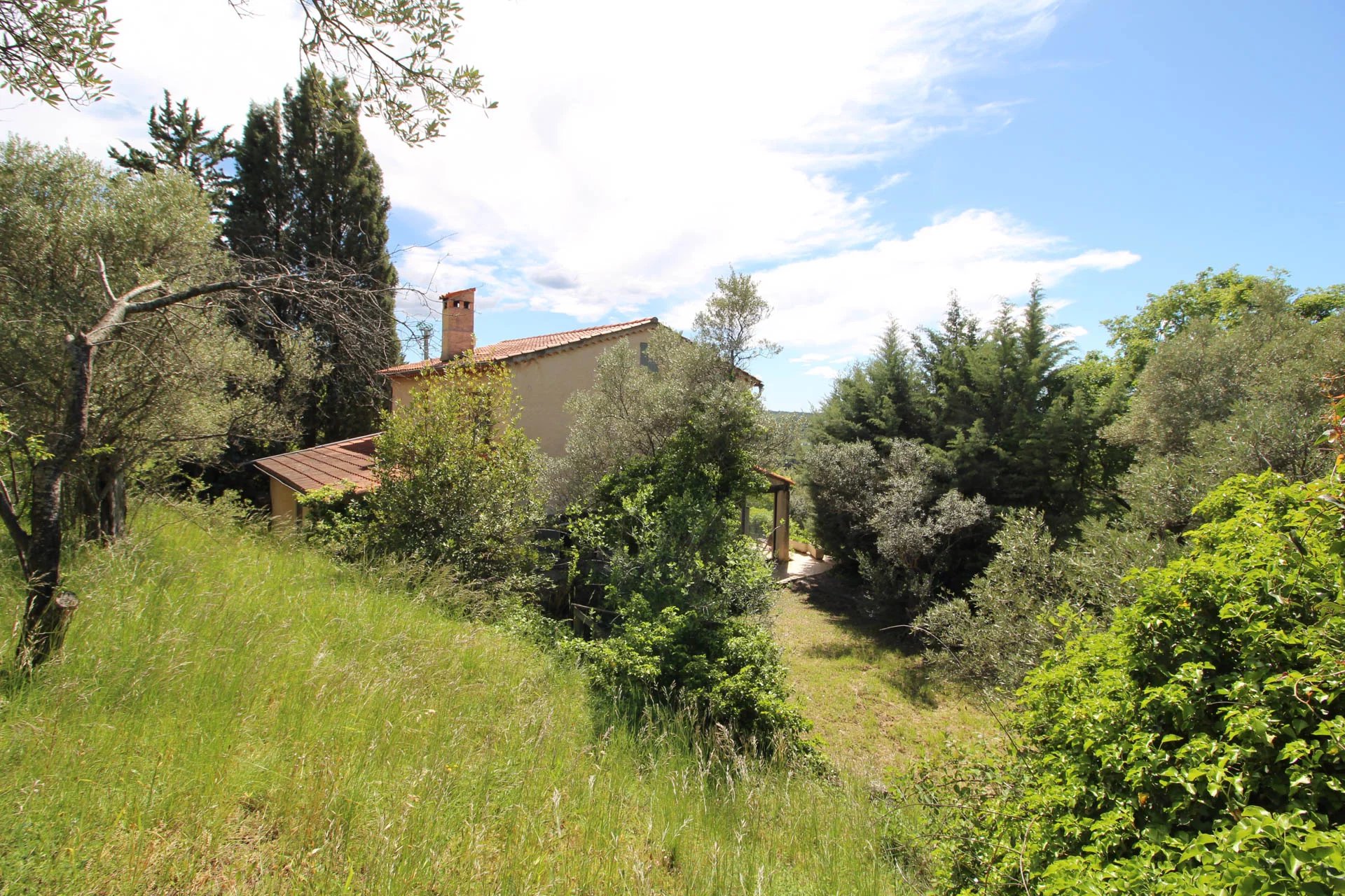 Charming 4 bedroom House with Stunning View walking distance Fayence