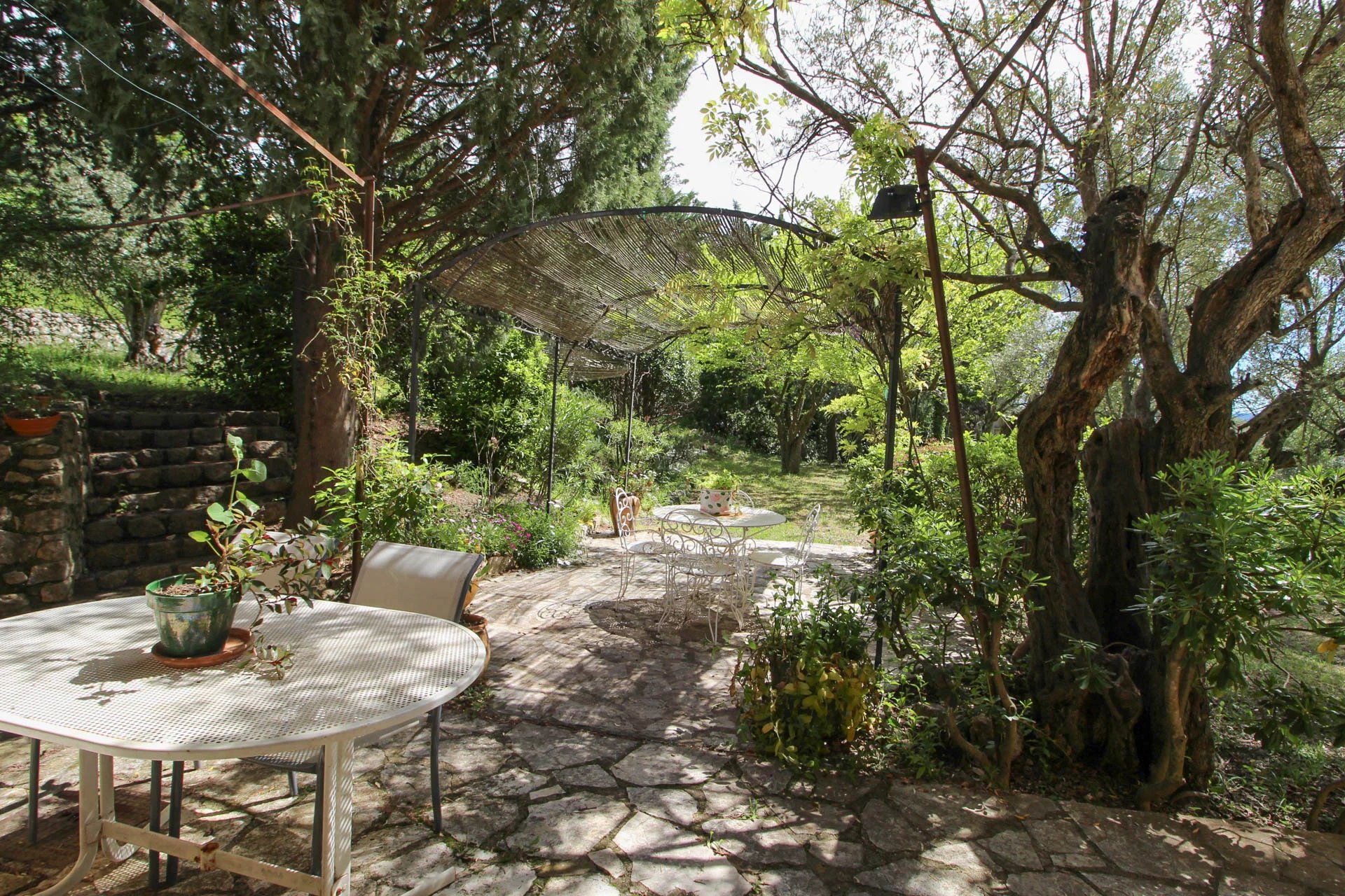 Charming 4 bedroom House with Stunning View walking distance Fayence