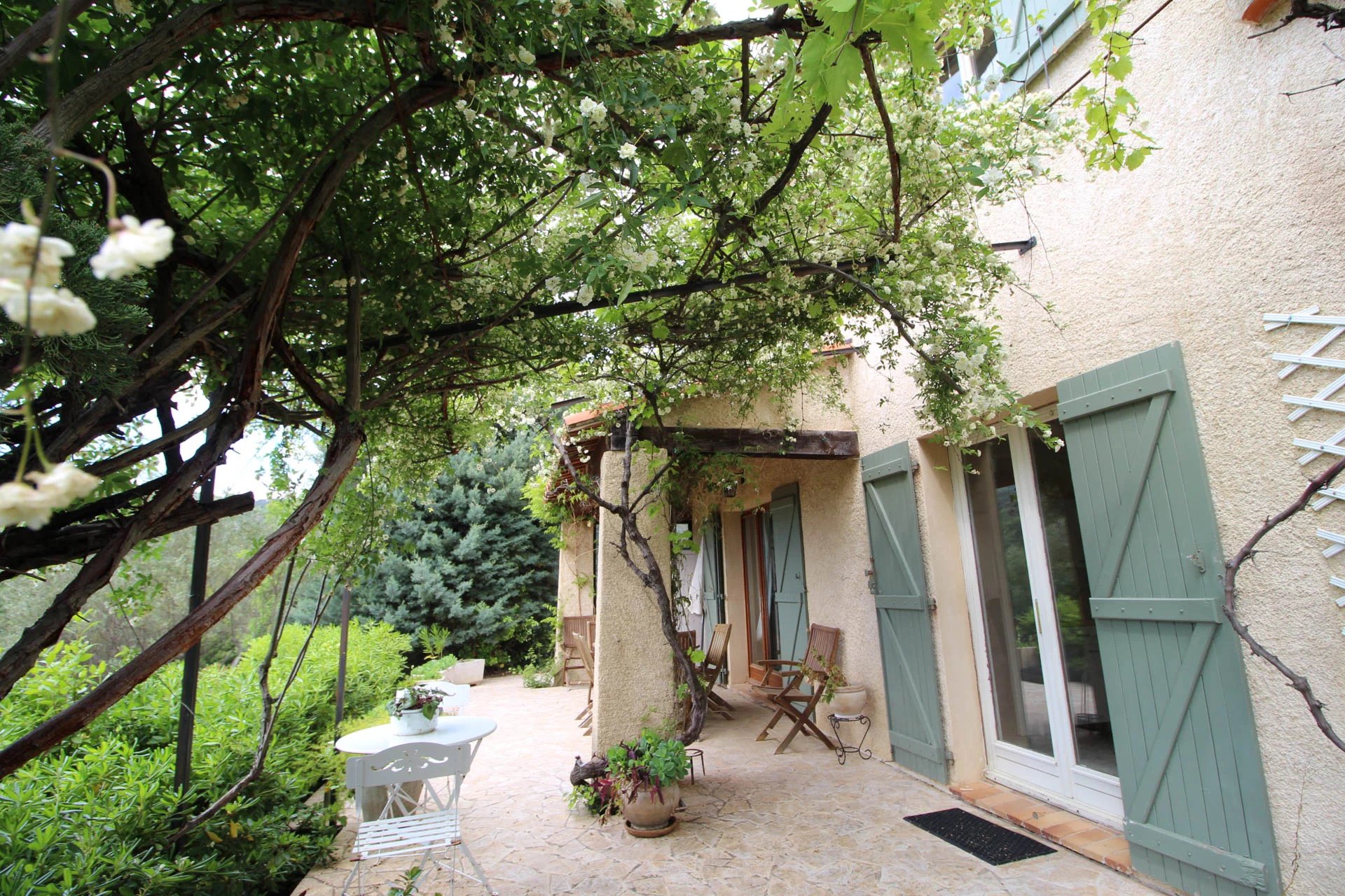 Charming 4 bedroom House with Stunning View walking distance Fayence