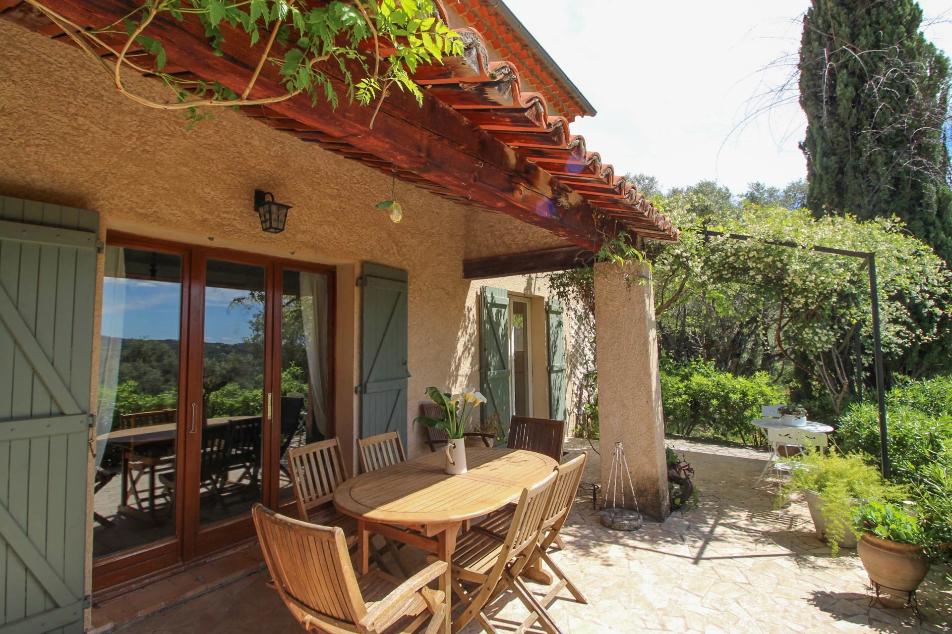 Charming 4 bedroom House with Stunning View walking distance Fayence