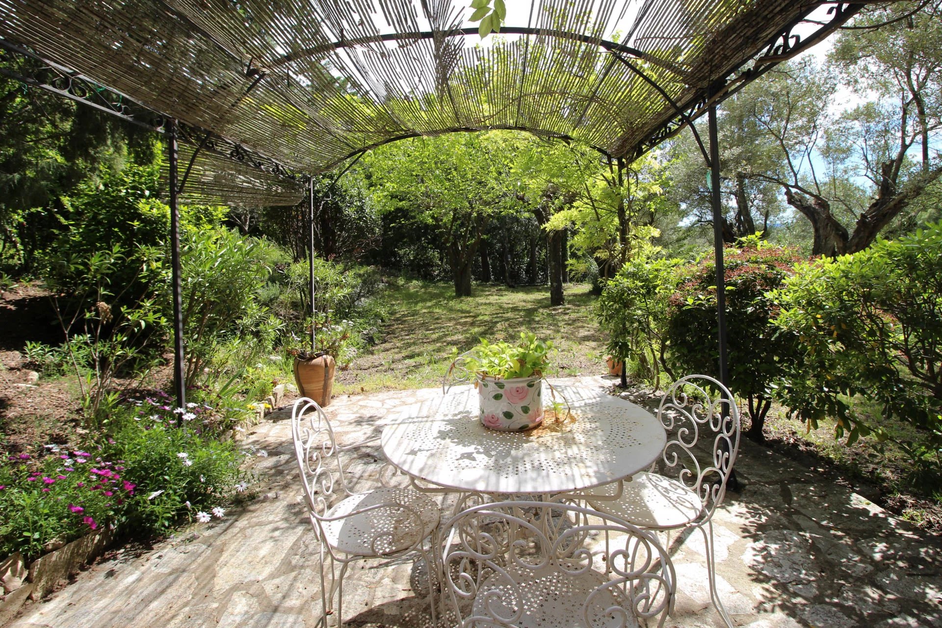 Charming 4 bedroom House with Stunning View walking distance Fayence