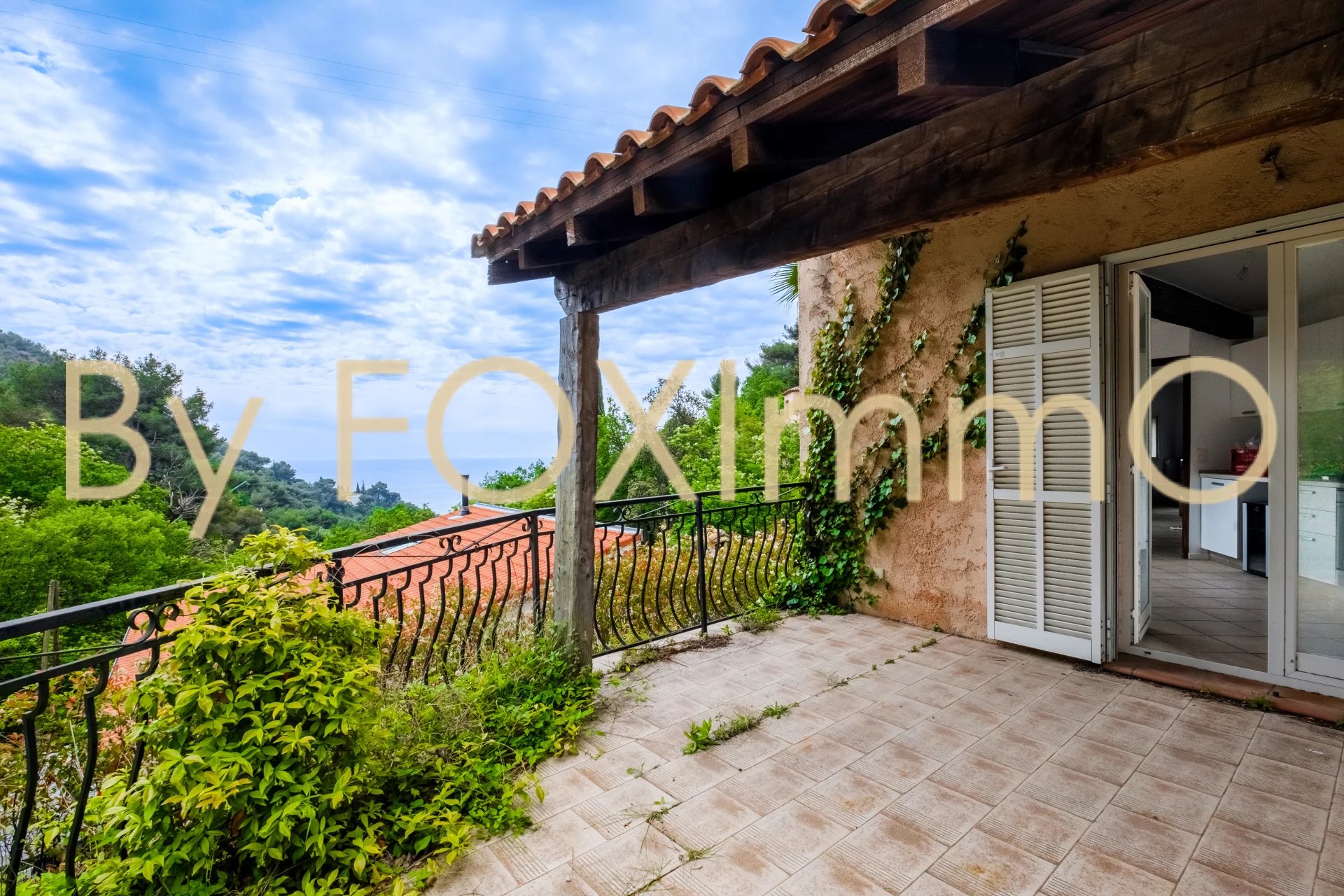 A vendre sur la Côte d'Azur, jolie maison individuelle 4 pièces plain-pied, vue dégagée MER