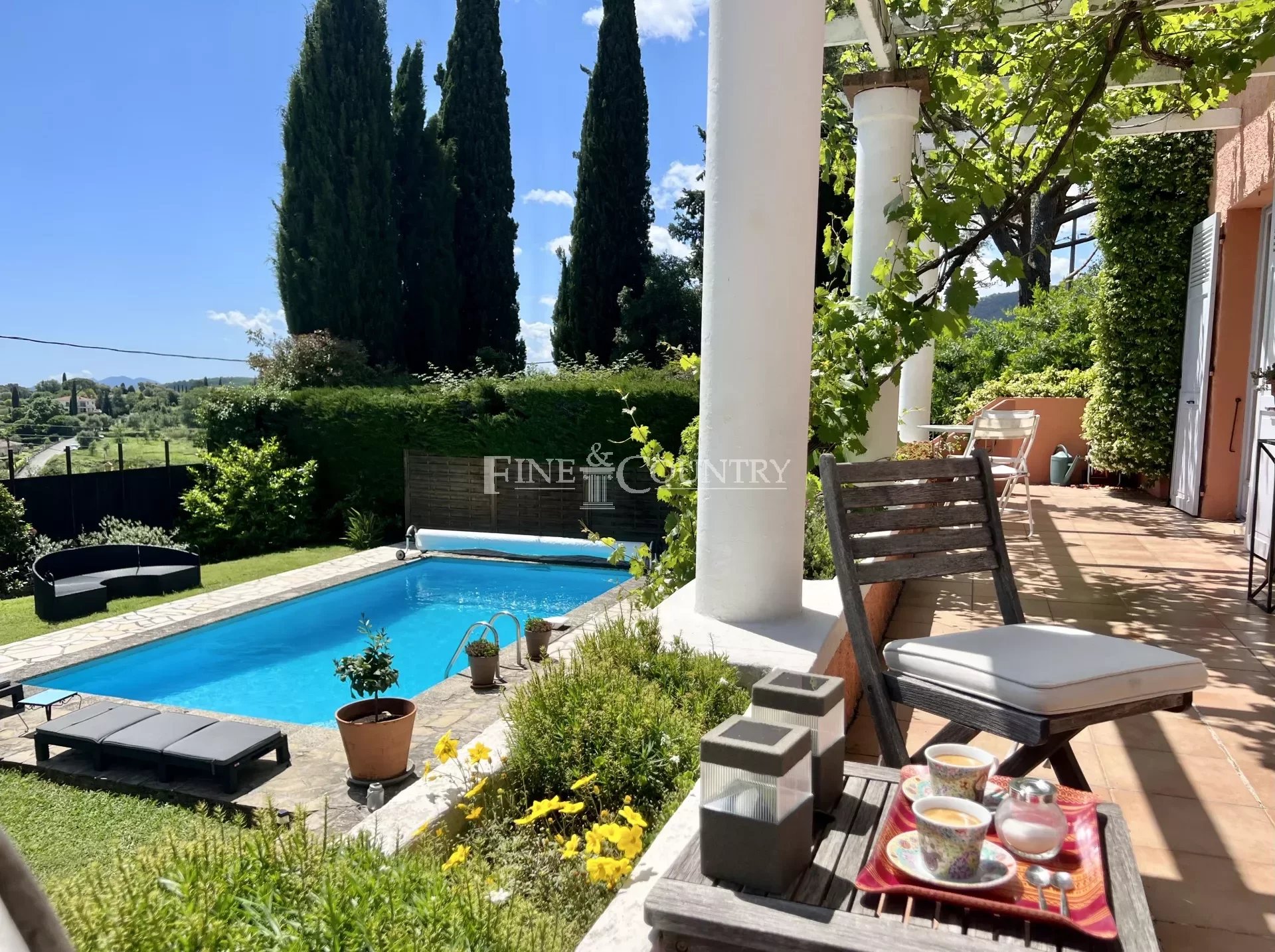 Villa for sale close to Vence with heated pool