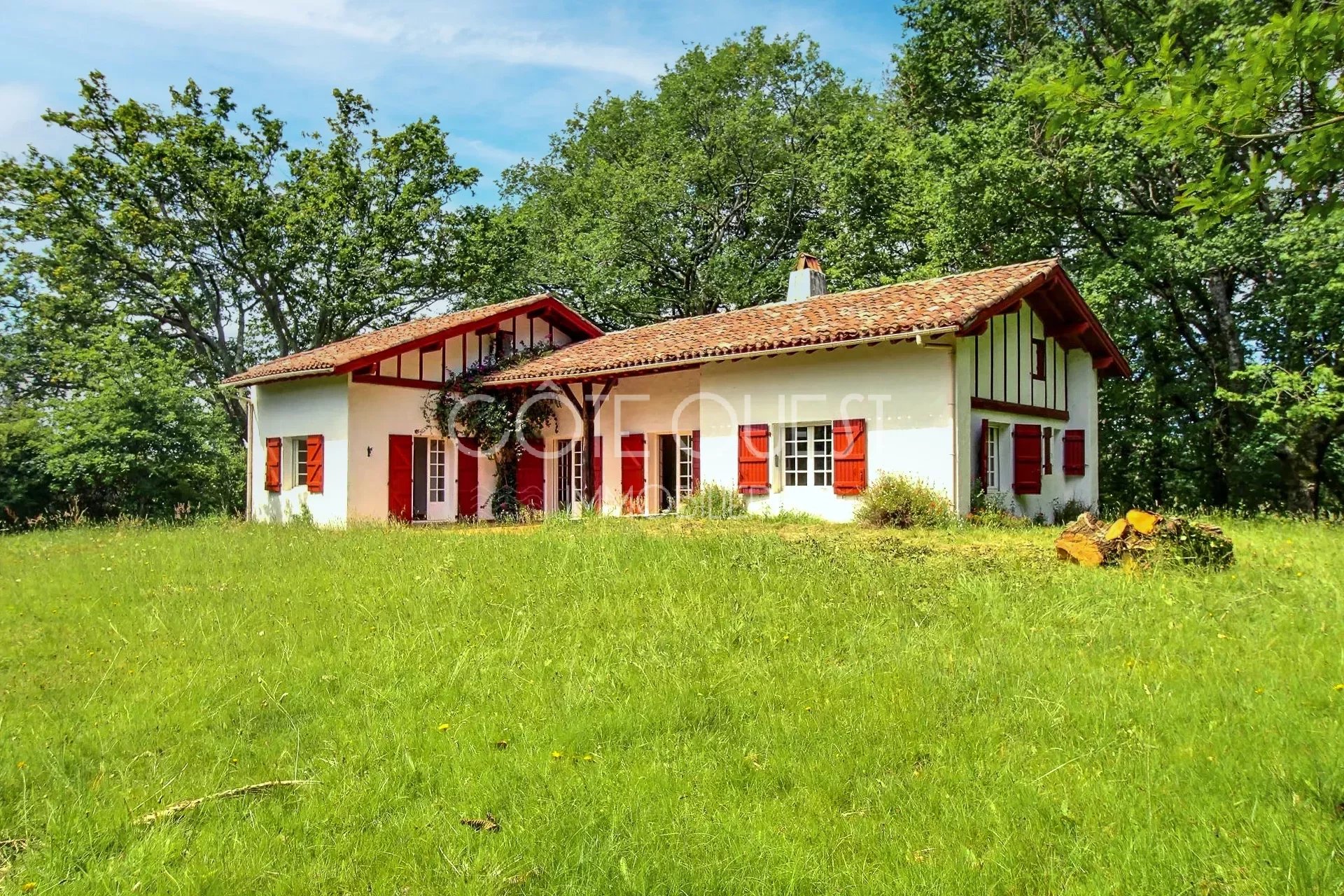 SOURAÏDE – A PROPERTY TO RENOVATE IN A LEAFY ENVIRONMENT